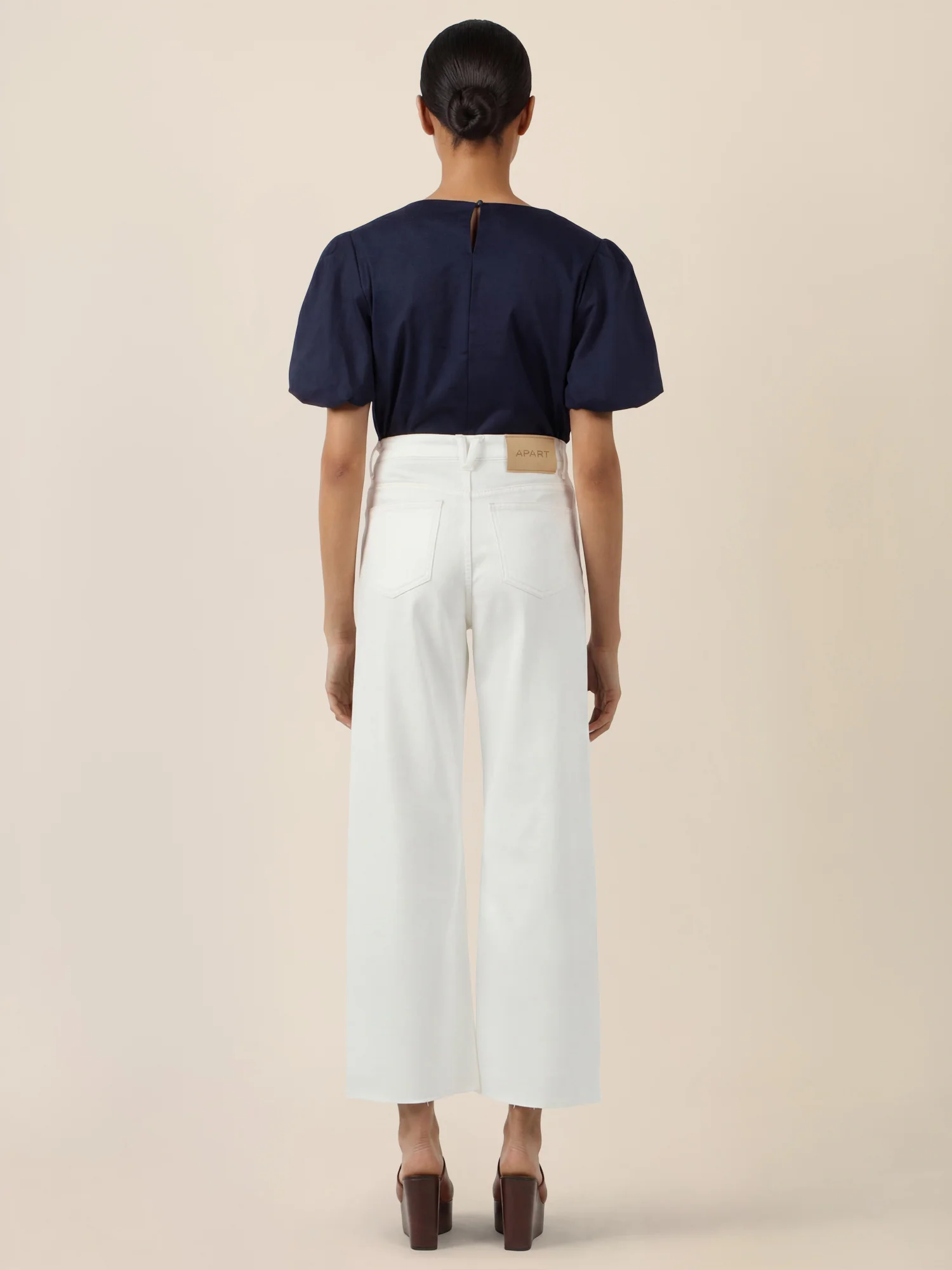 APART Croppedjeans mit Fransen-Saum | creme - Image 3