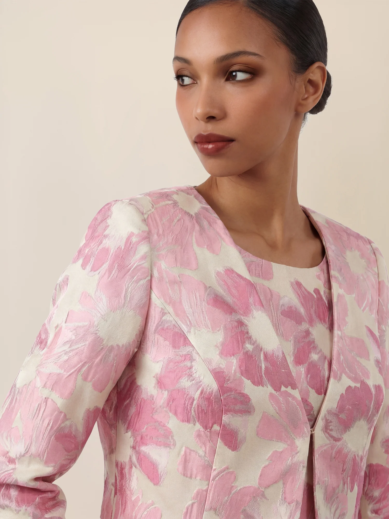 APART Eleganter Bolero mit floralem Glanzmuster | rosé-multicolor - Image 5