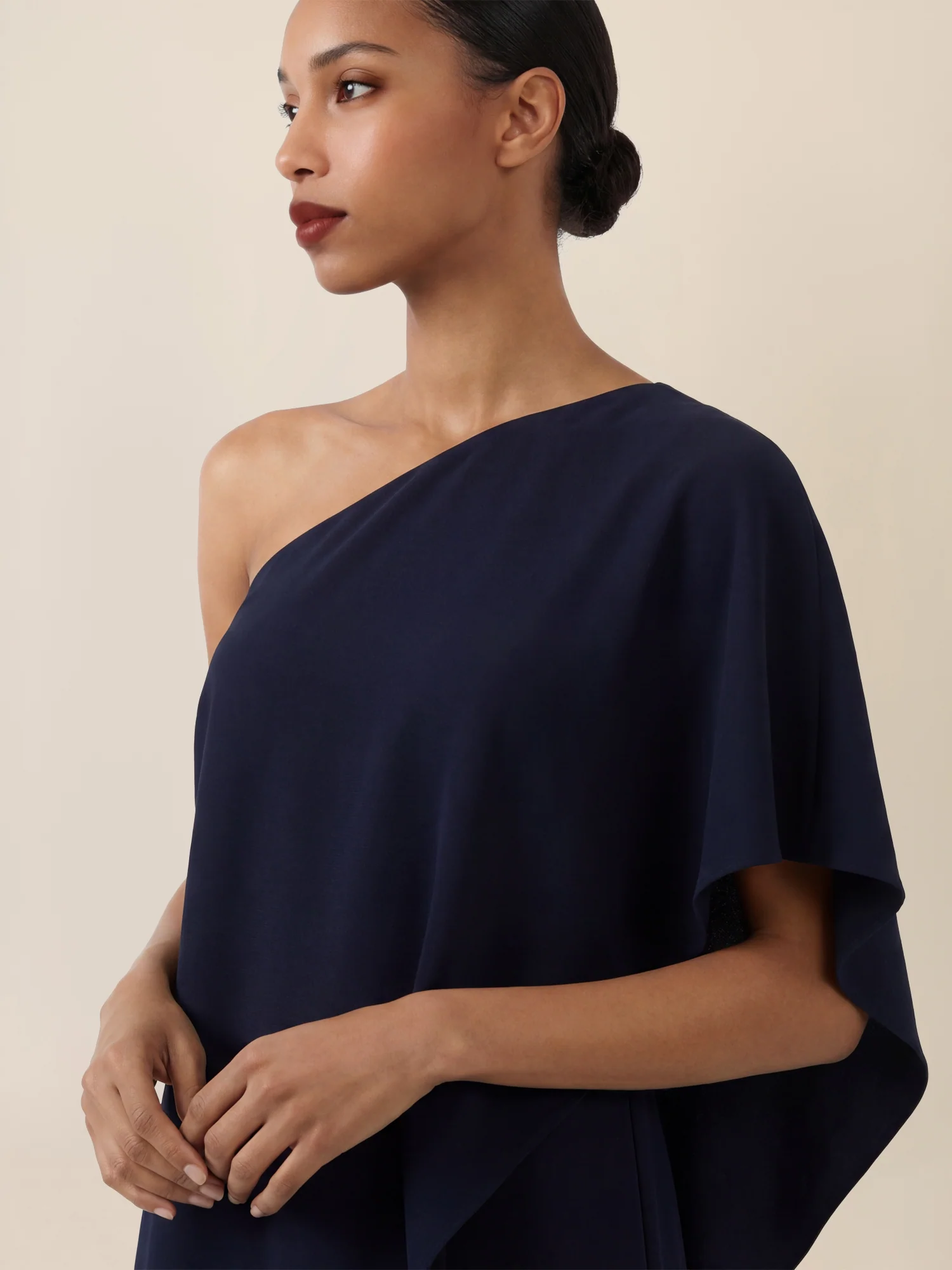 APART Eleganter One-Shoulder-Jumpsuit | nachtblau - Image 4