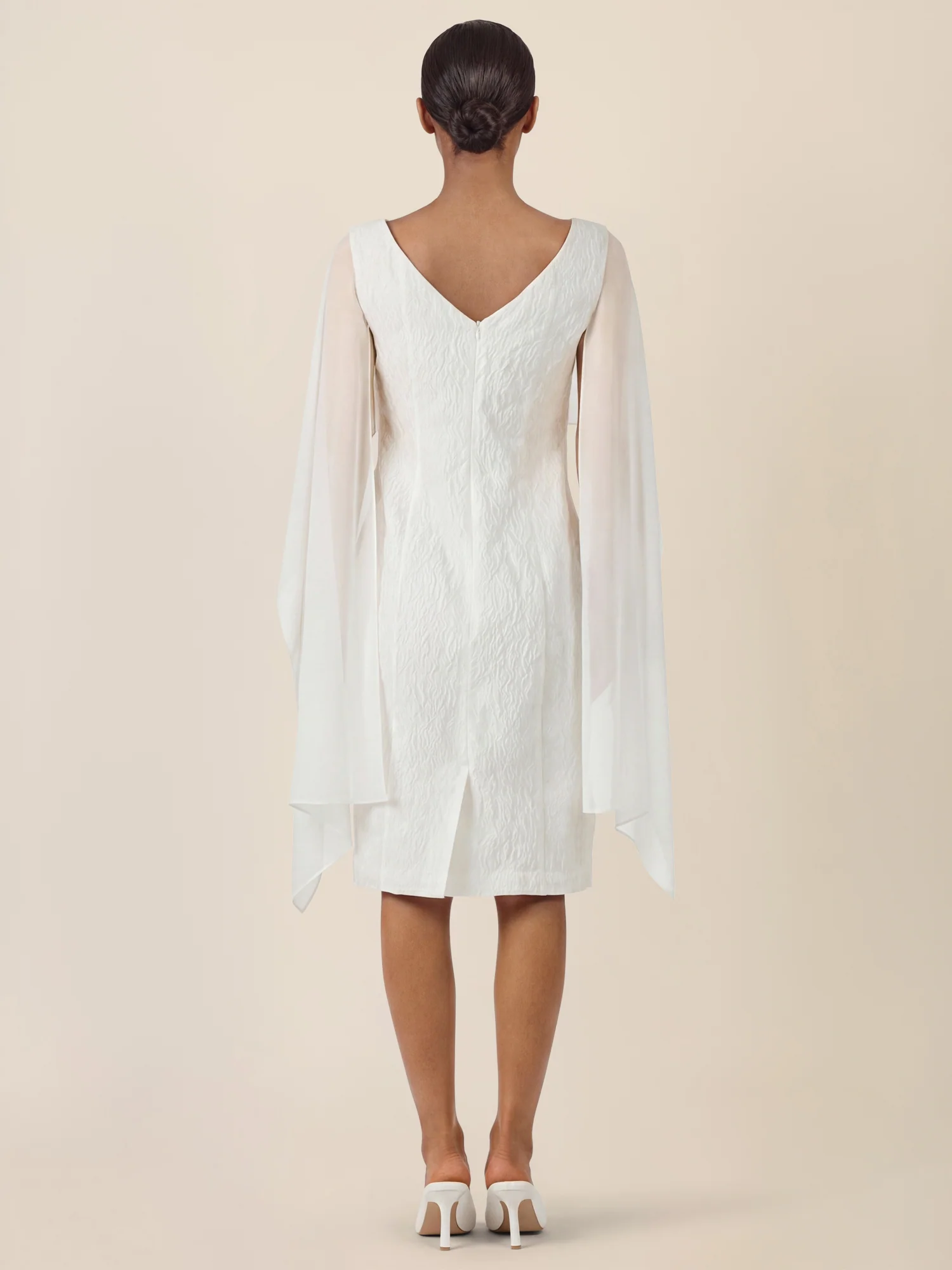 APART Elegantes Cloque Kleid mit Cape-Effekt | creme - Image 2