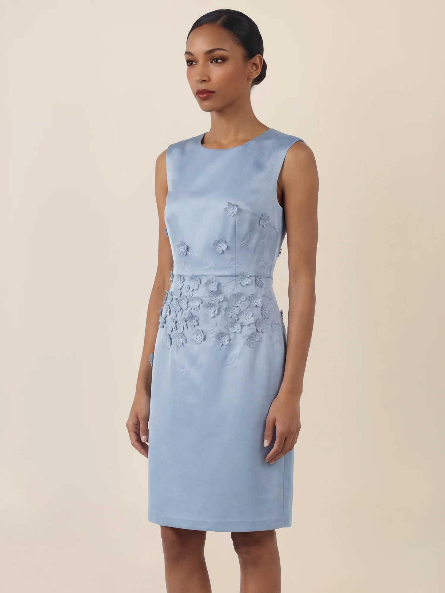APART Elegantes Etuikleid mit 3D-Blütenstickerei | rauchblau - Image 4