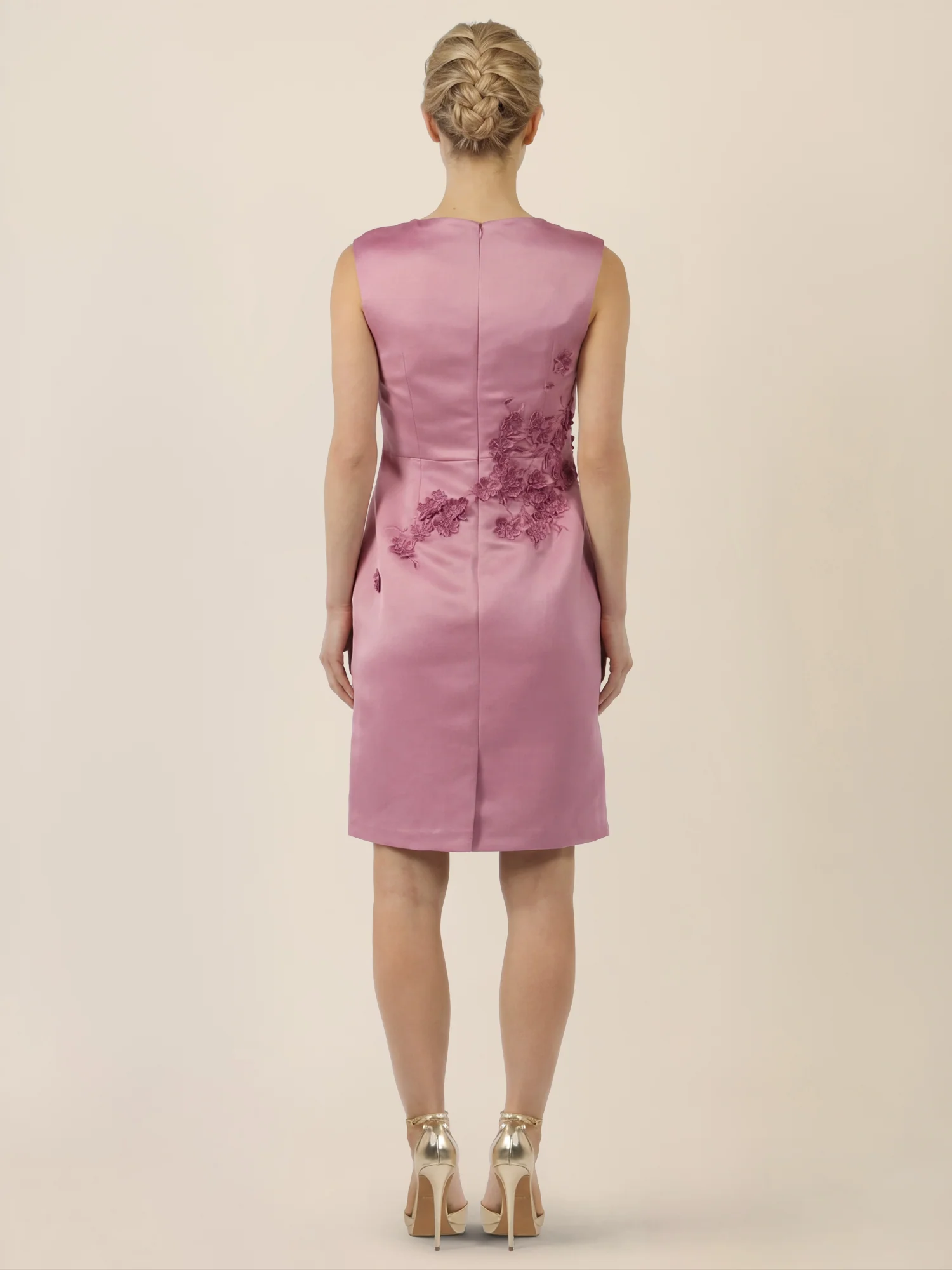 APART Elegantes Etuikleid mit 3D-Blütenstickerei | rosé - Image 2