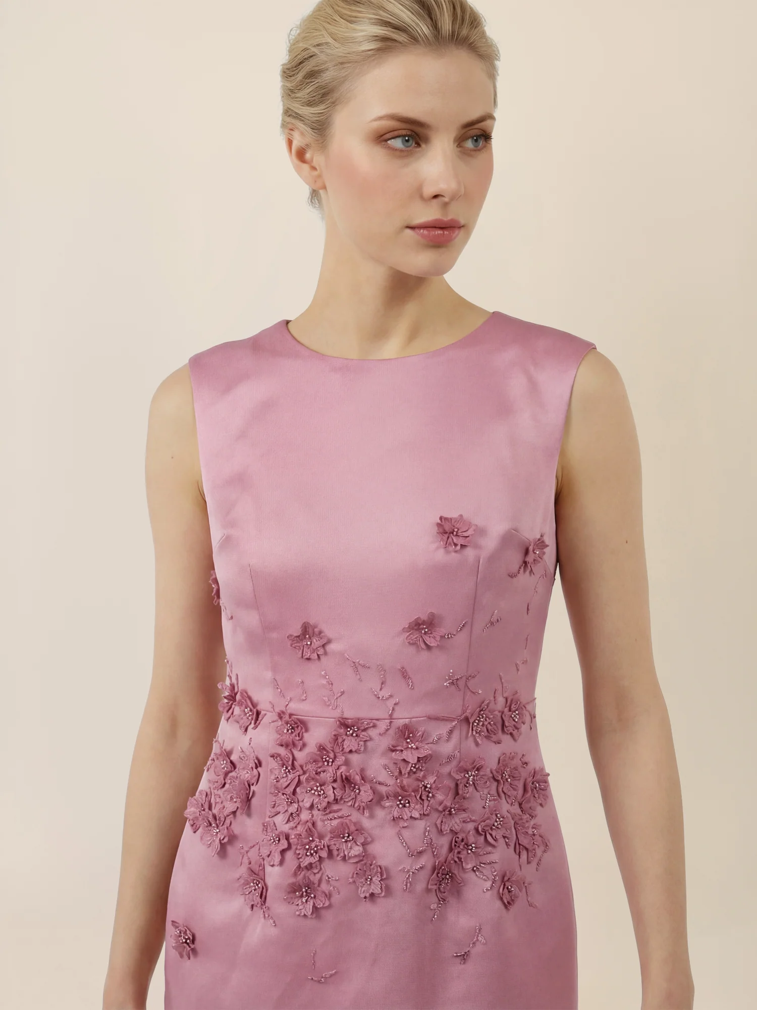 APART Elegantes Etuikleid mit 3D-Blütenstickerei | rosé - Image 5