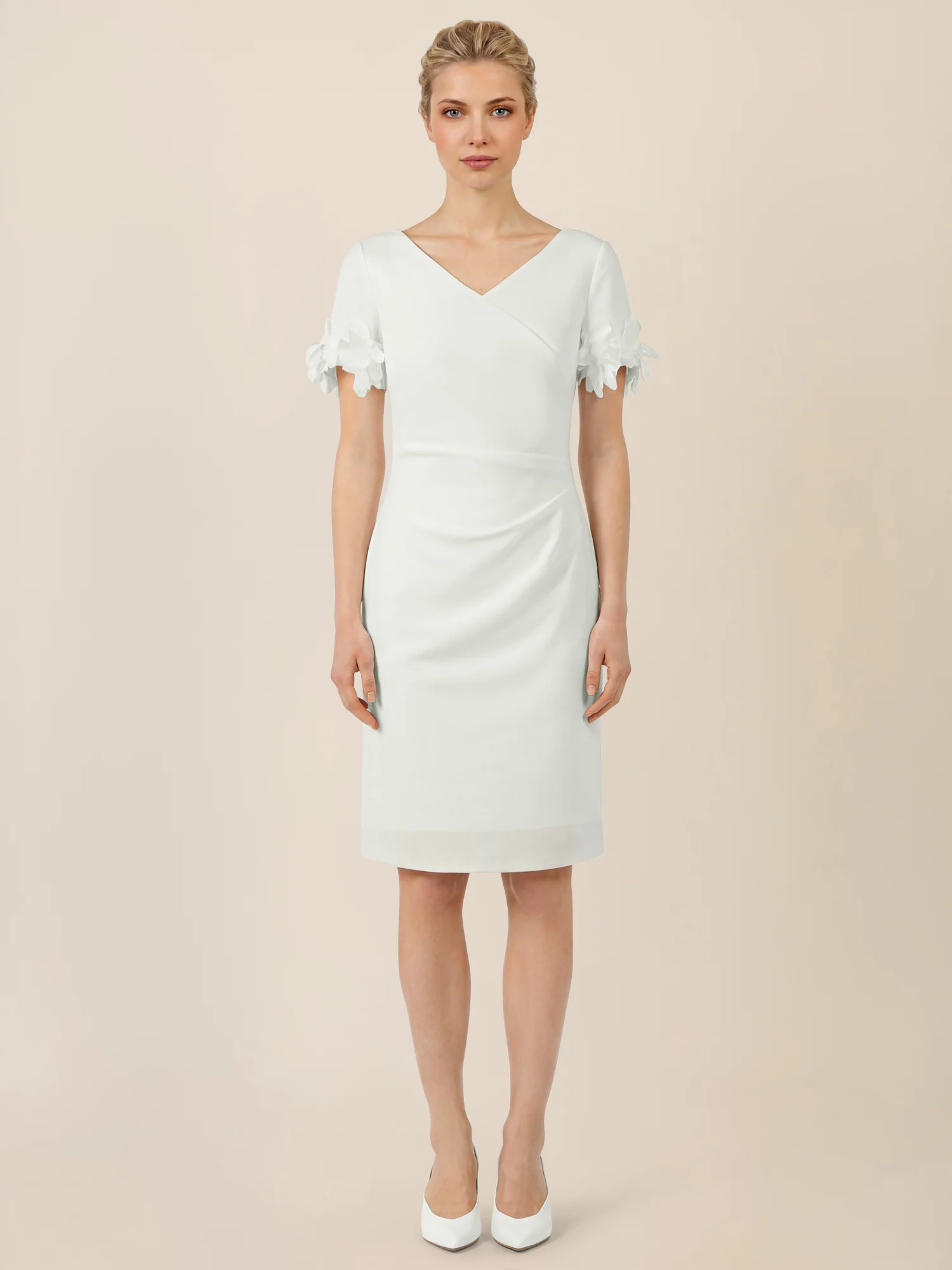 APART Elegantes Etuikleid mit floralen Ärmeldetails | creme