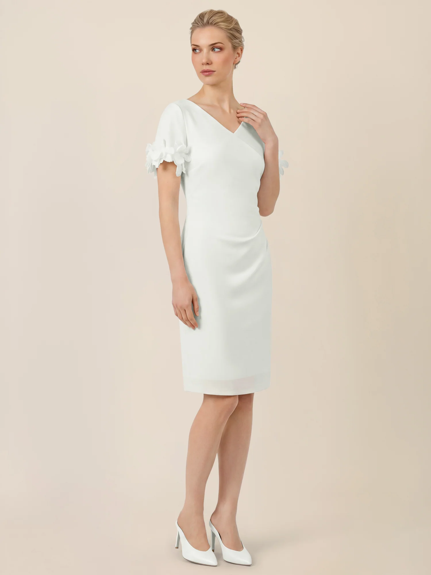 APART Elegantes Etuikleid mit floralen Ärmeldetails | creme - Image 6
