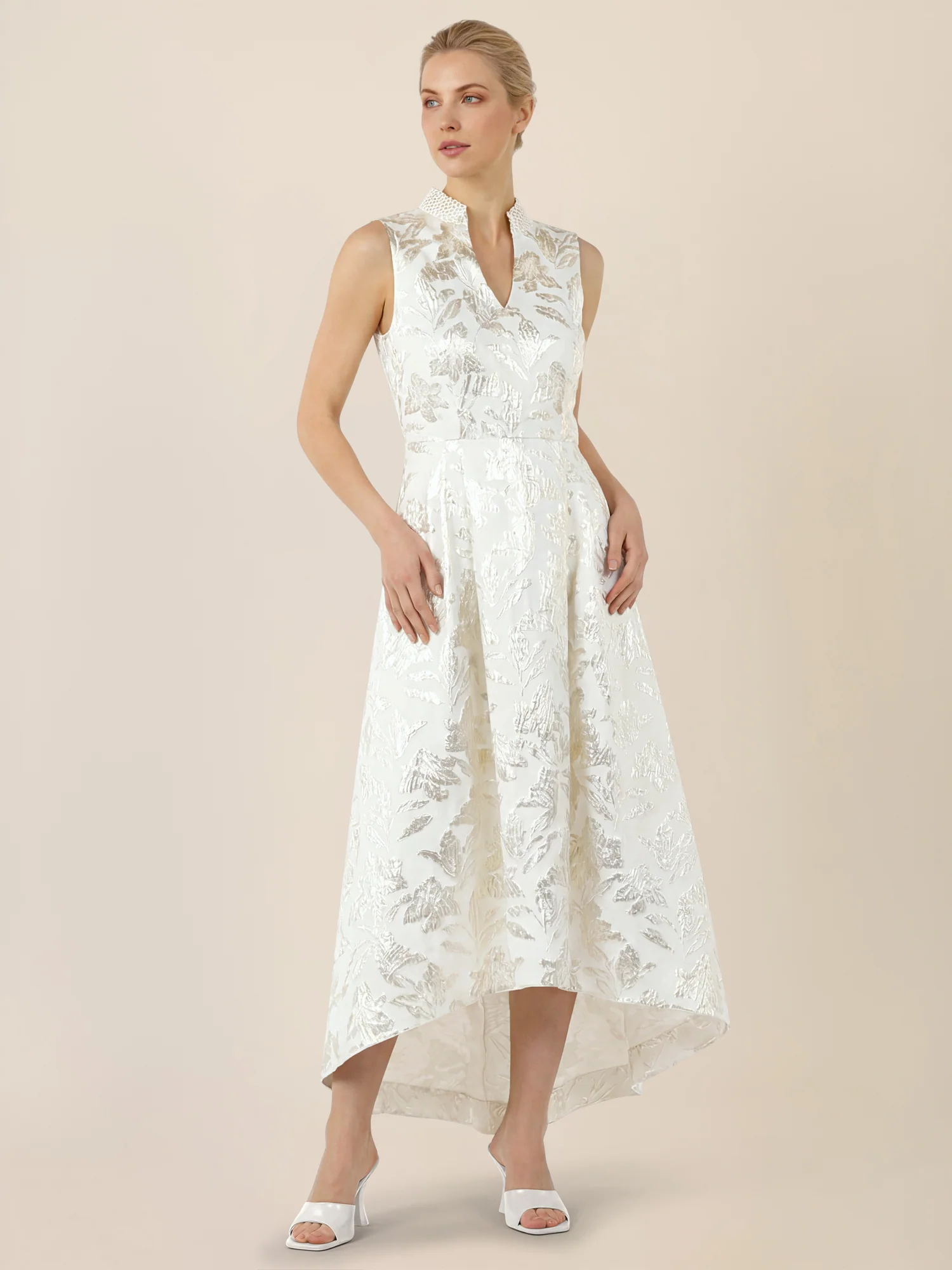 APART Elegantes Hochzeitskleid mit Perlenkragen | creme-gold - Image 5