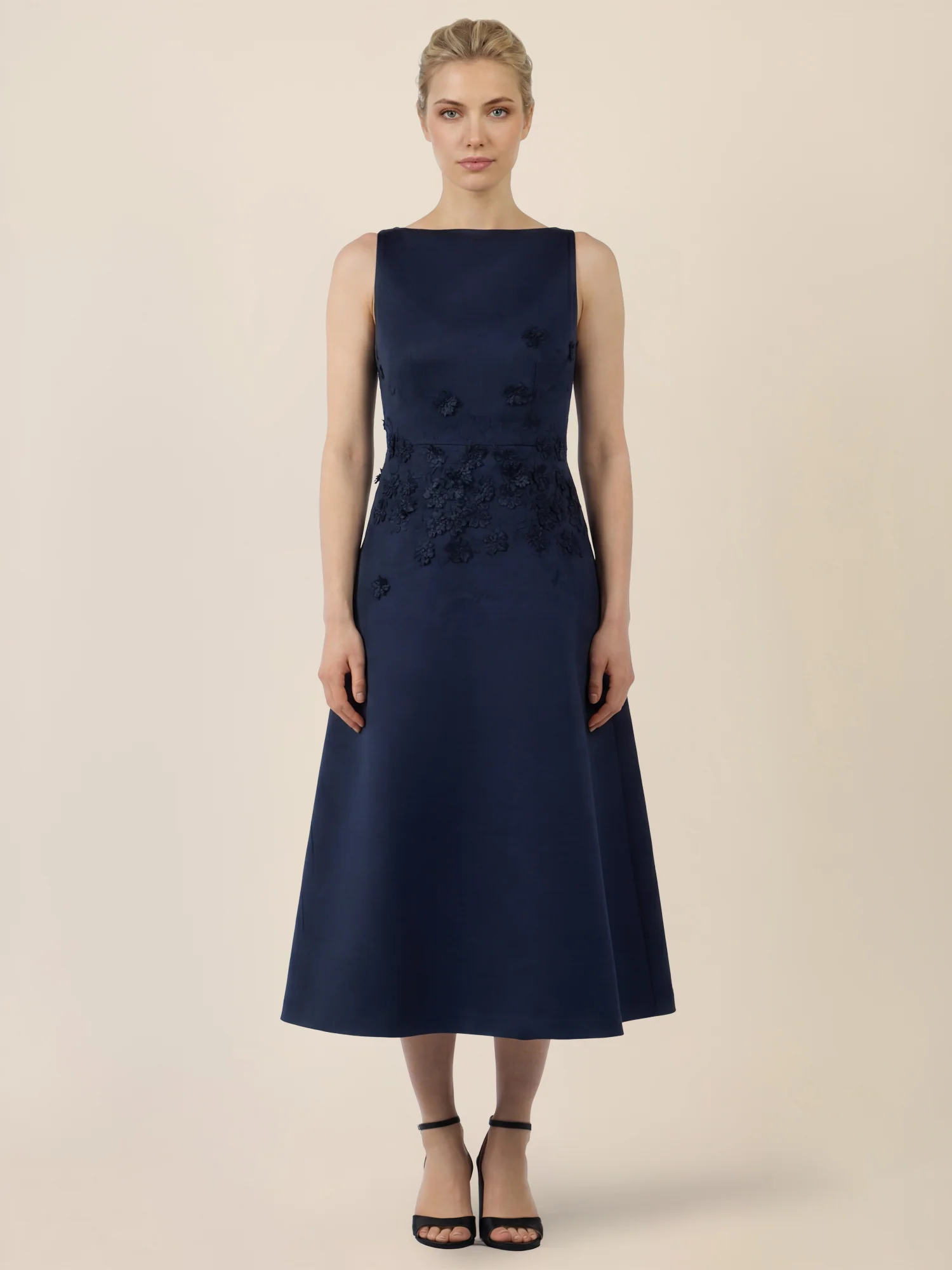 APART Elegantes Kleid mit floraler 3D-Stickerei | nachtblau