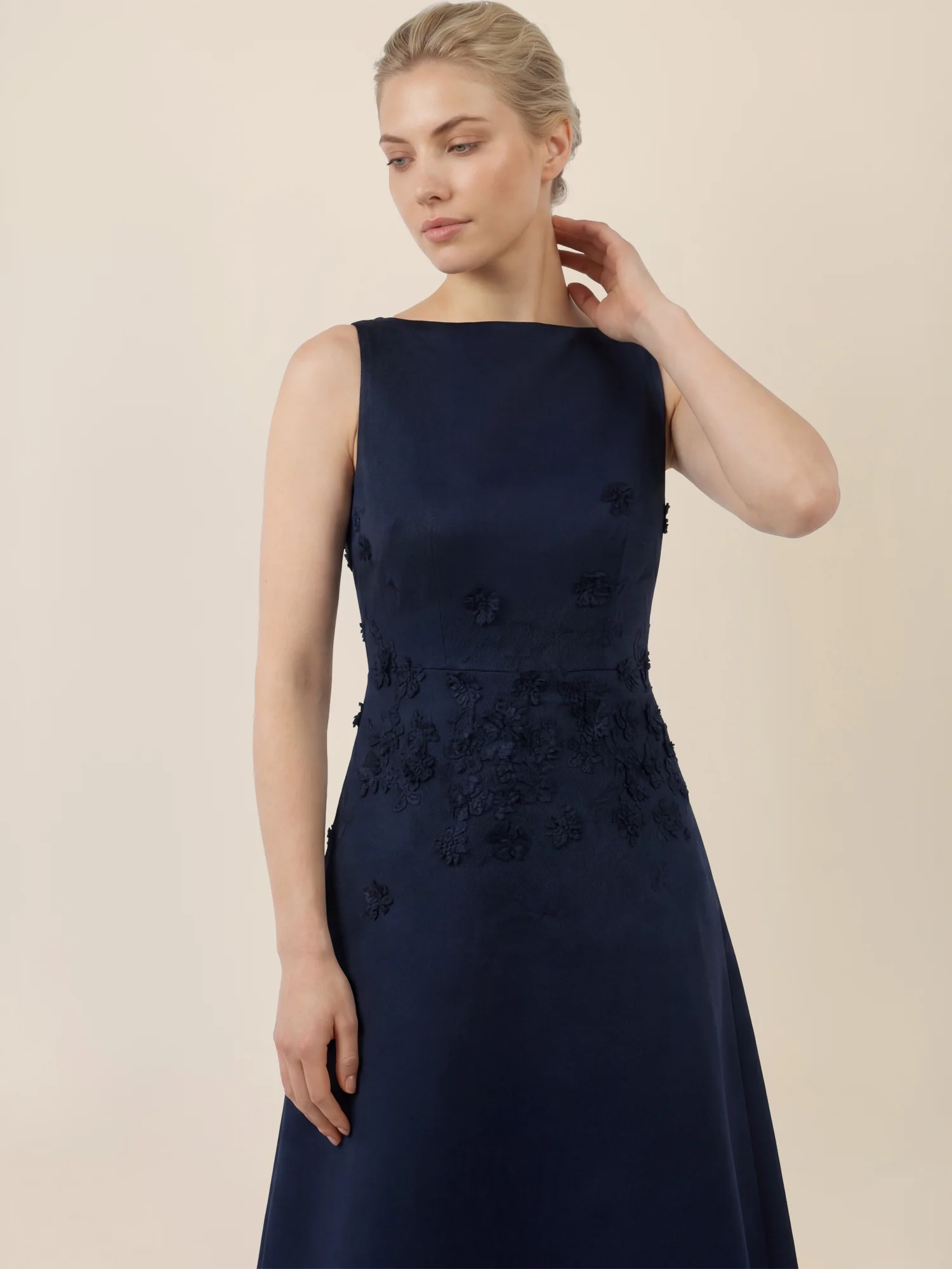 APART Elegantes Kleid mit floraler 3D-Stickerei | nachtblau - Image 4