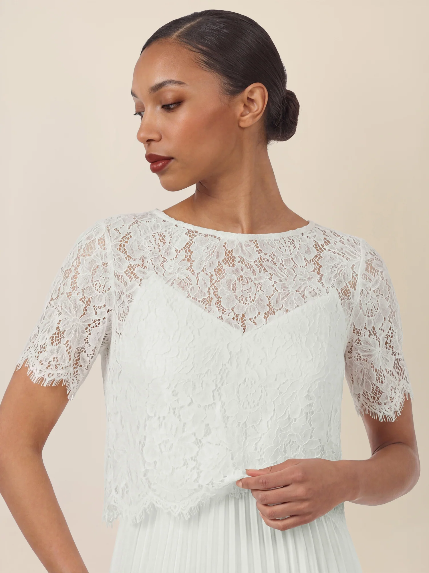 APART Elegantes Maxikleid mit Spitzenoberteil und Plisseerock | creme - Image 4