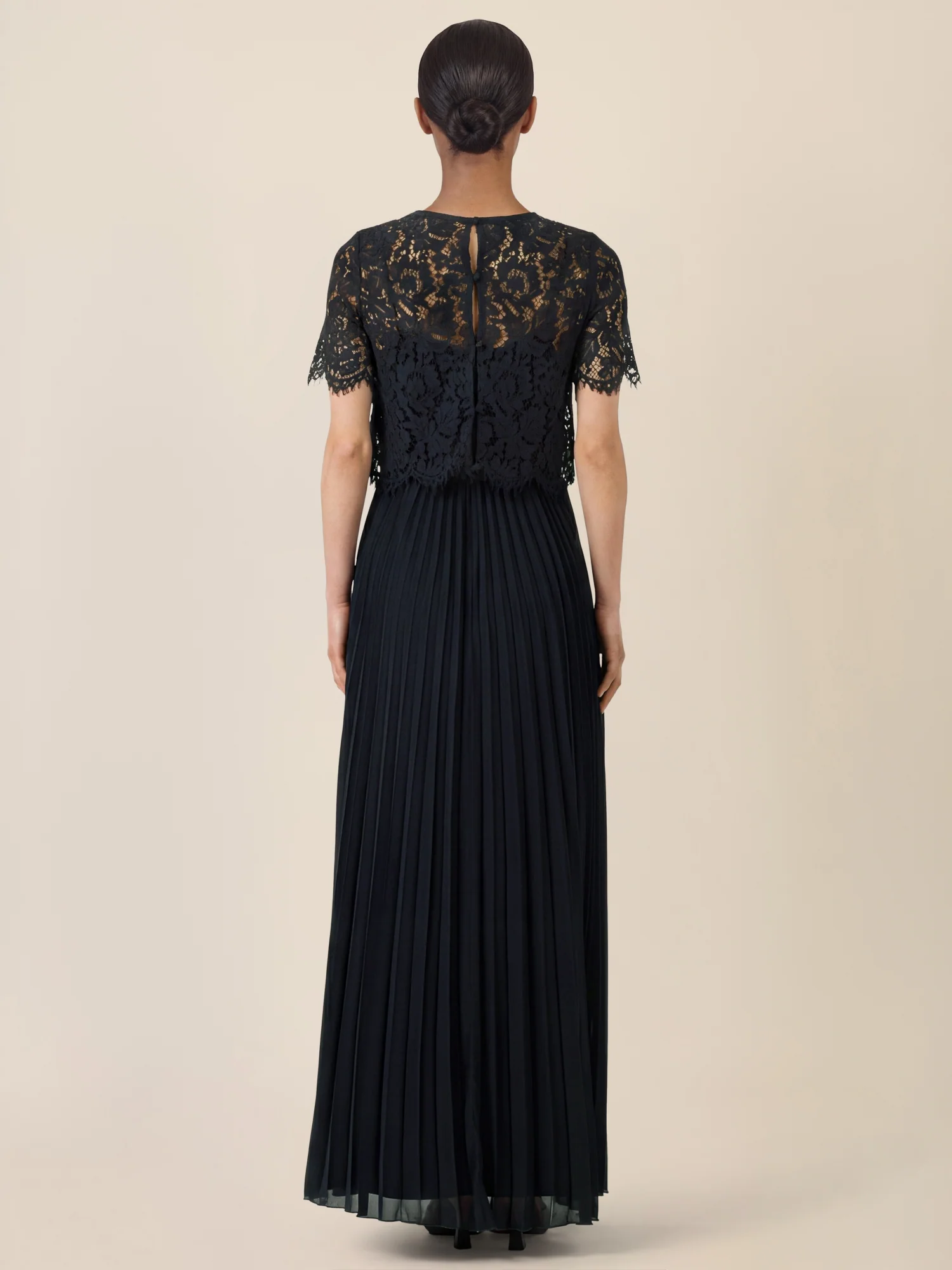 APART Elegantes Maxikleid mit Spitzenoberteil und Plisseerock | nachtblau - Image 2