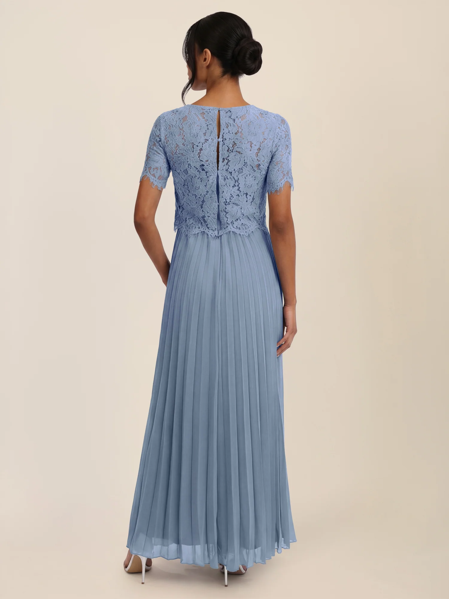 APART Elegantes Maxikleid mit Spitzenoberteil und Plisseerock | rauchblau - Image 2