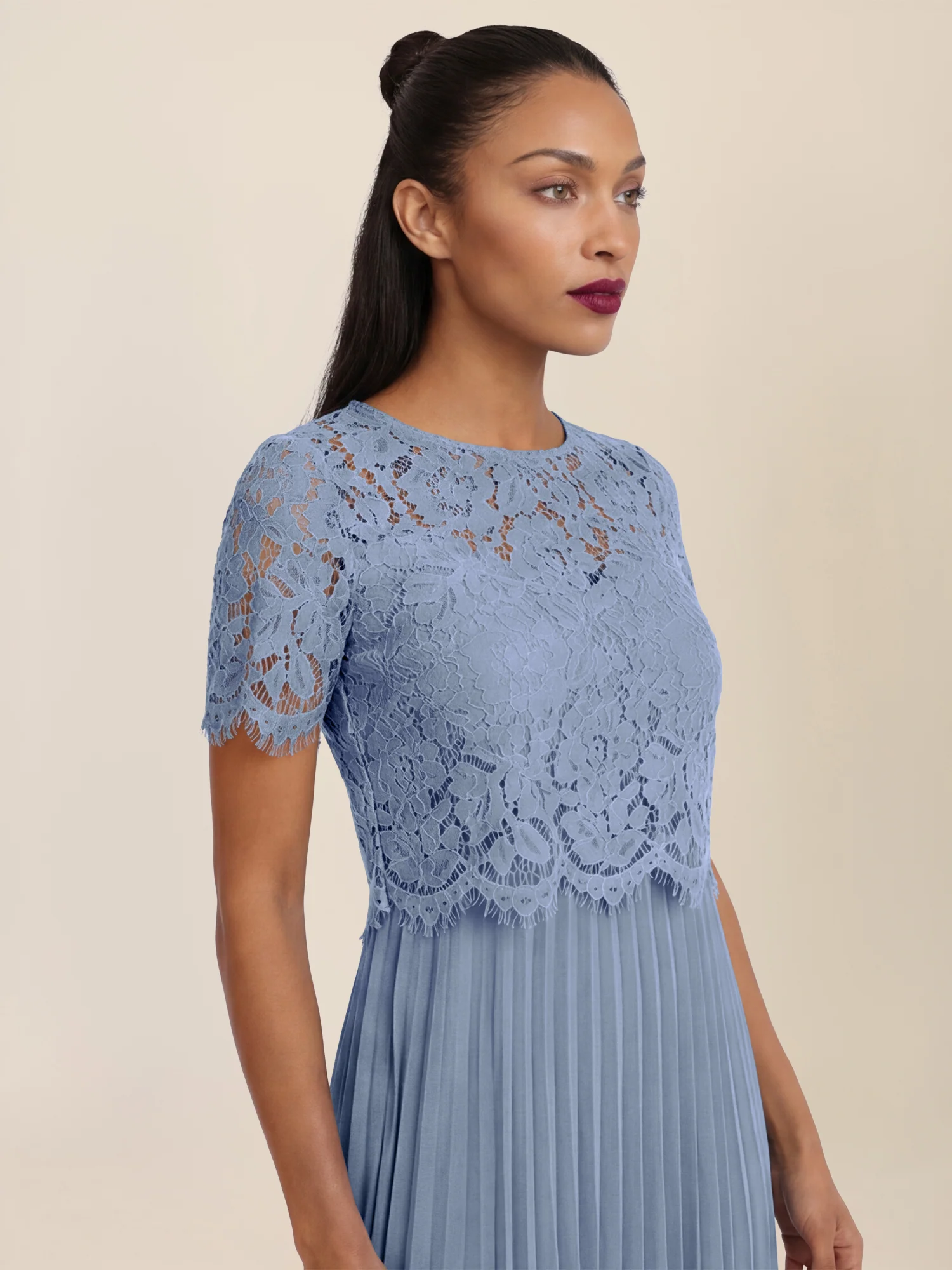 APART Elegantes Maxikleid mit Spitzenoberteil und Plisseerock | rauchblau - Image 4