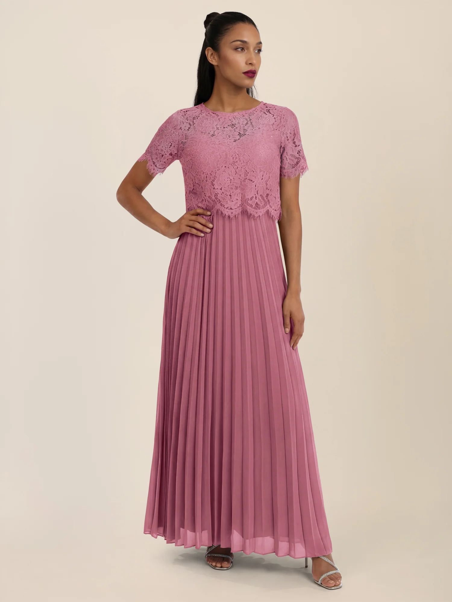 APART Elegantes Maxikleid mit Spitzenoberteil und Plisseerock | rosé