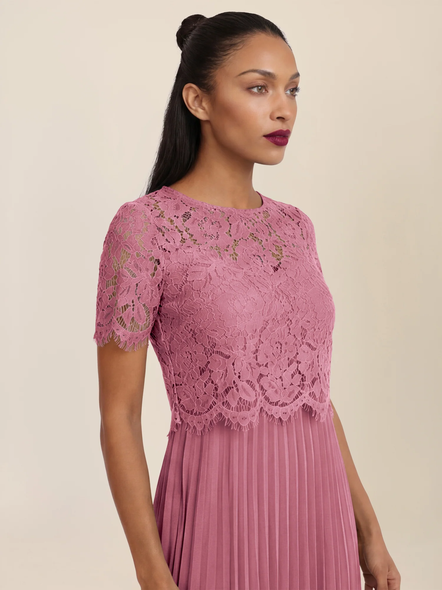 APART Elegantes Maxikleid mit Spitzenoberteil und Plisseerock | rosé - Image 4