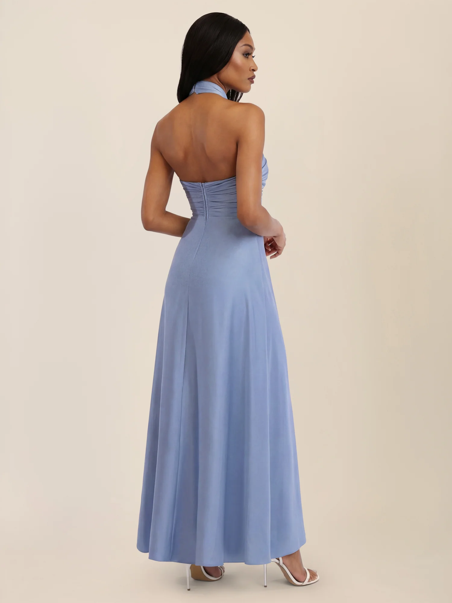 APART Elegantes Satin-Maxikleid mit Rosendetail | rauchblau - Image 2