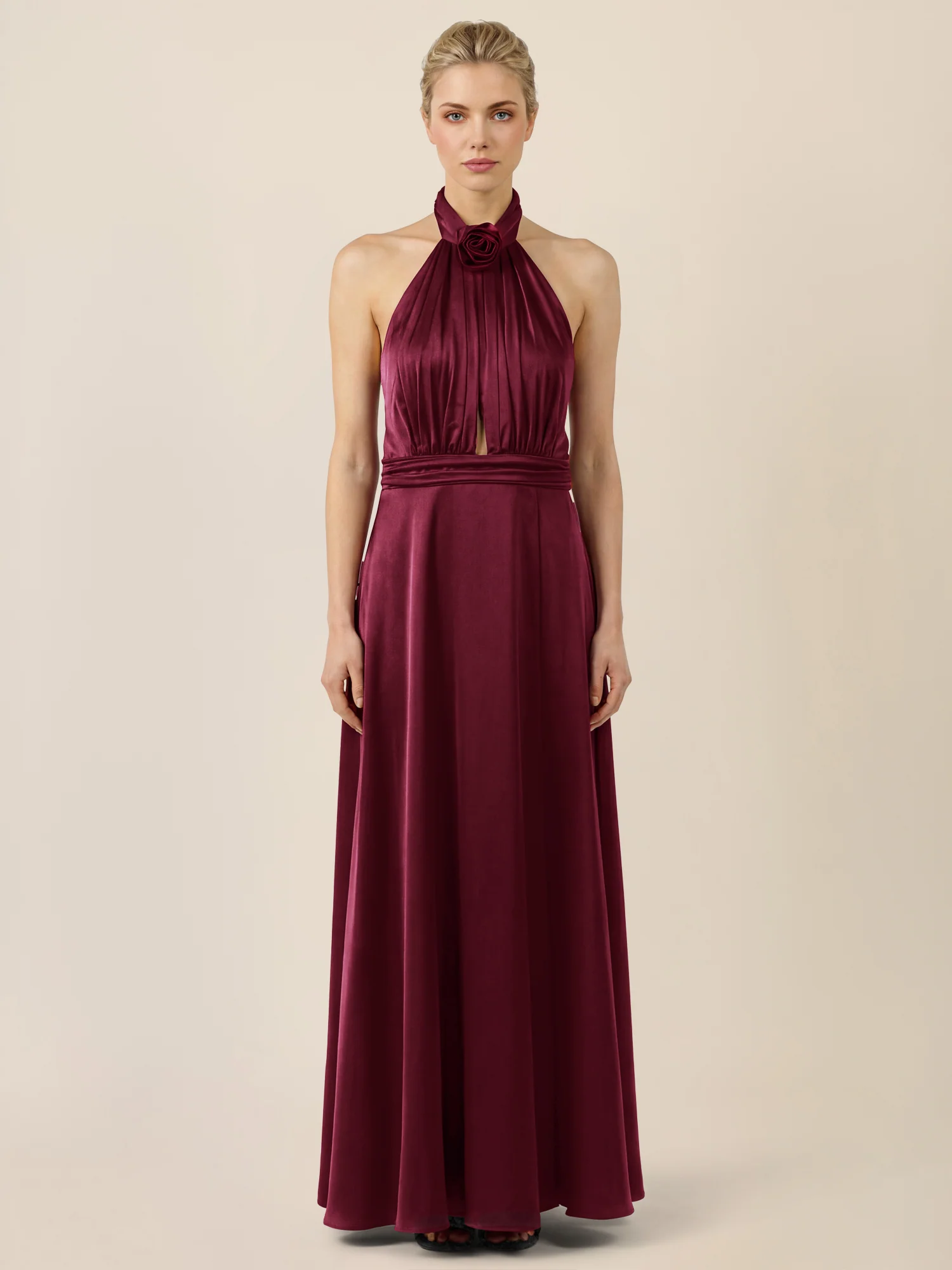 APART Elegantes Satin-Maxikleid mit Rosendetail | weinrot