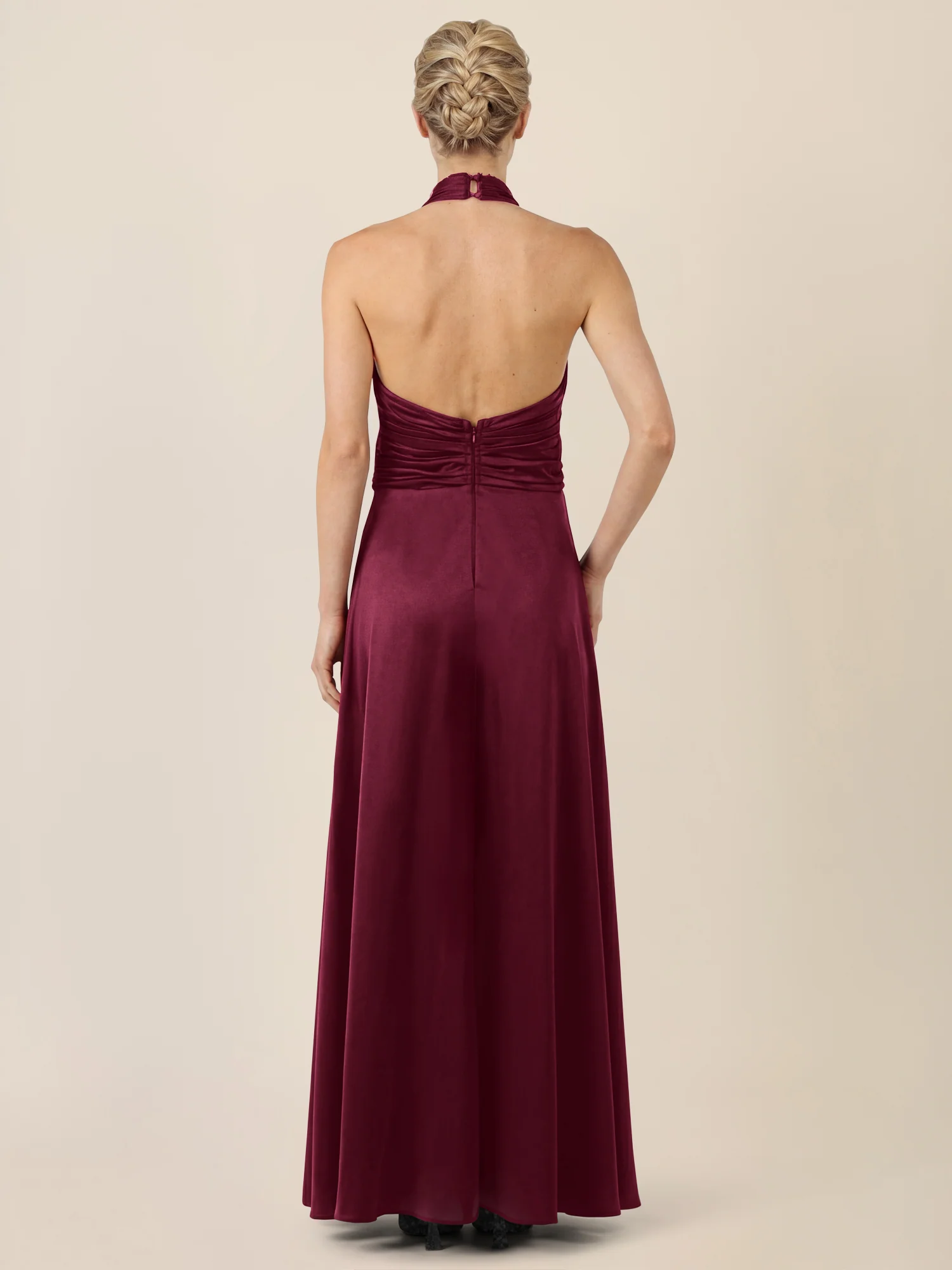 APART Elegantes Satin-Maxikleid mit Rosendetail | weinrot - Image 2