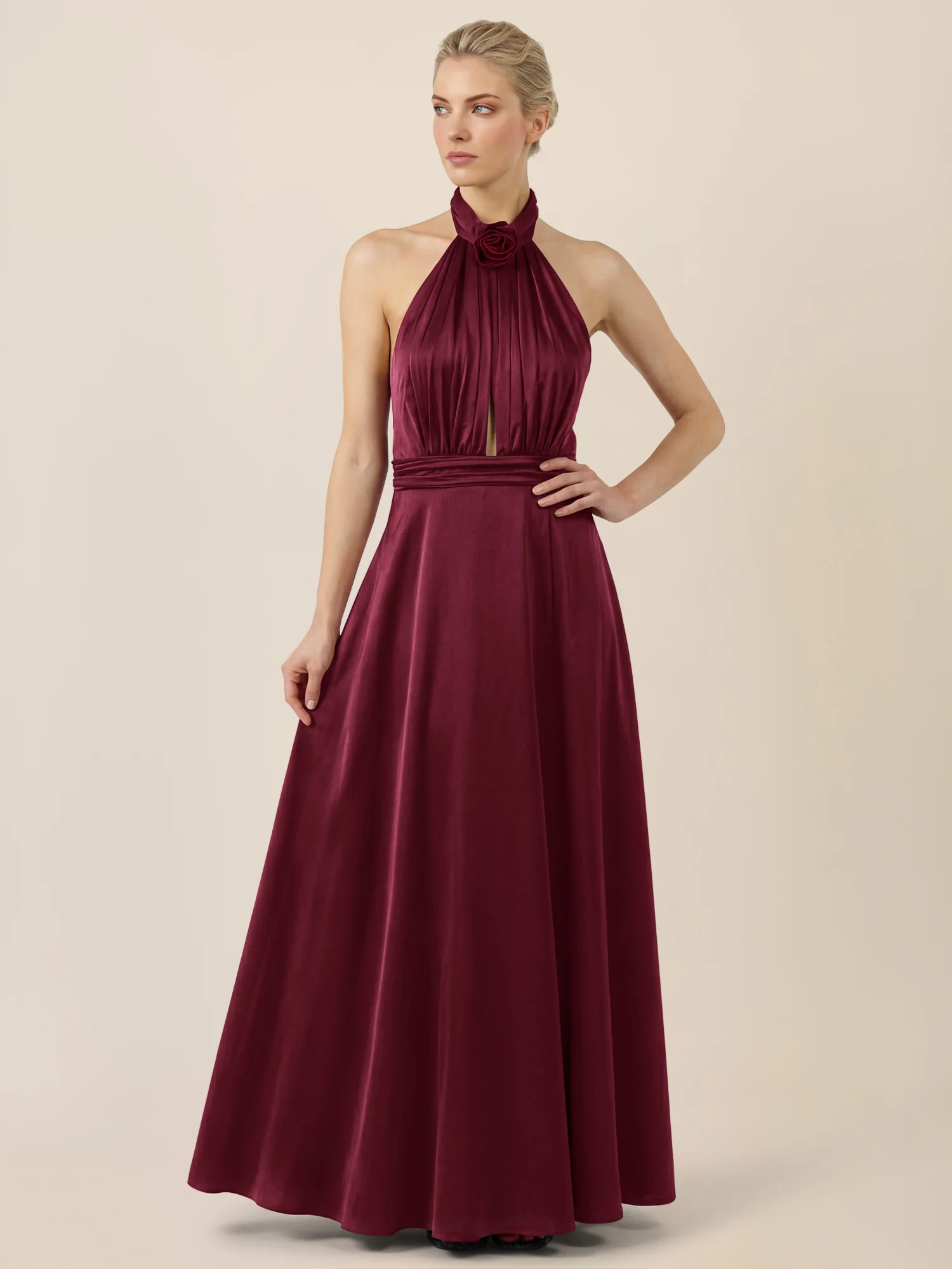 APART Elegantes Satin-Maxikleid mit Rosendetail | weinrot - Image 5
