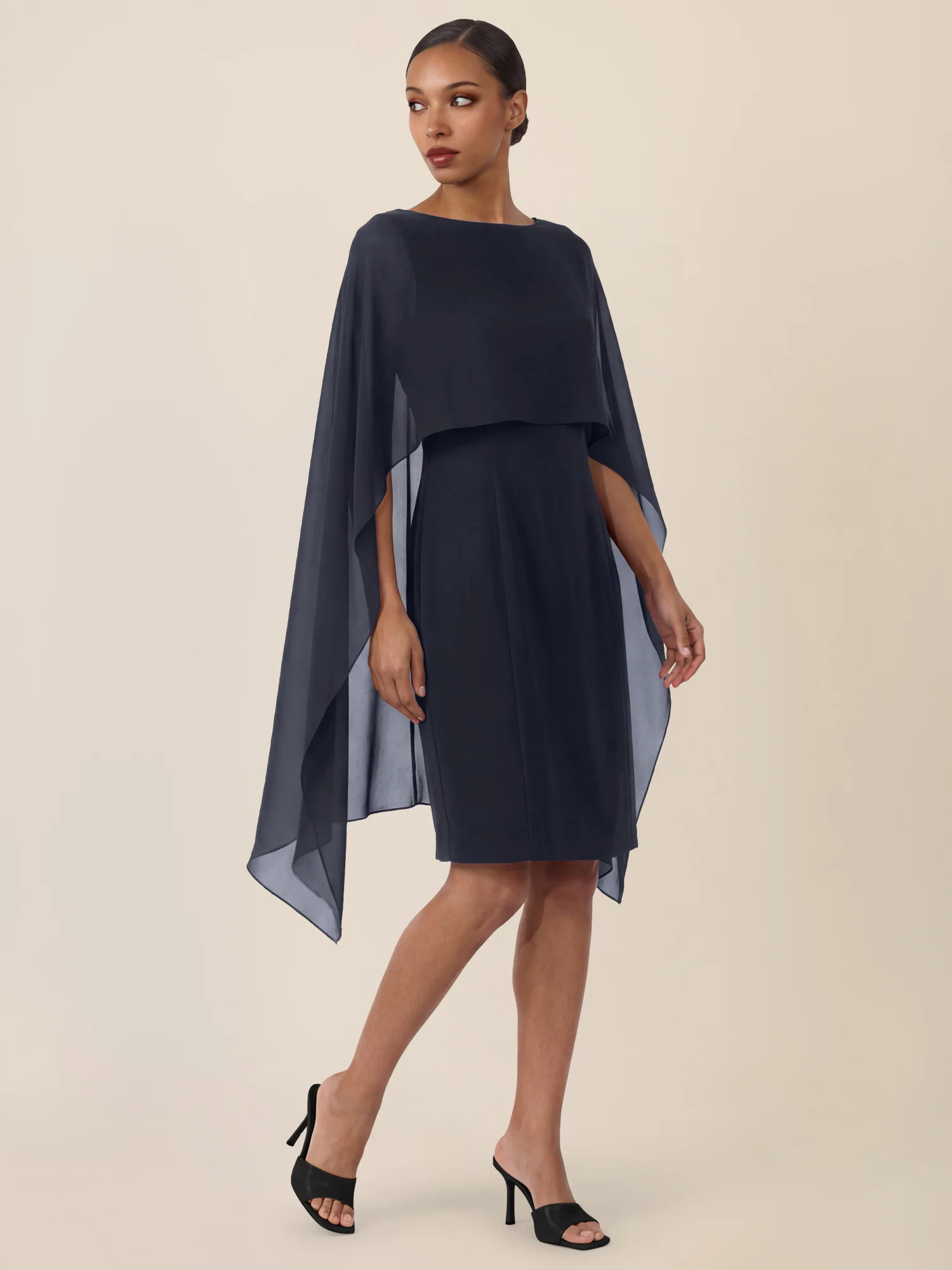 APART Etui-Kleid mit fließendem Chiffon-Cape | nachtblau - Image 6