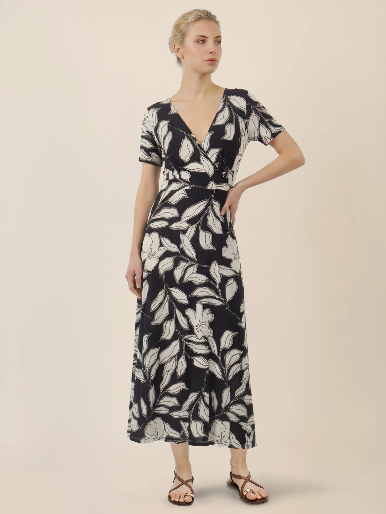 APART Feminin bedrucktes Jerseykleid mit Wickeloptik | schwarz-creme - Image 5
