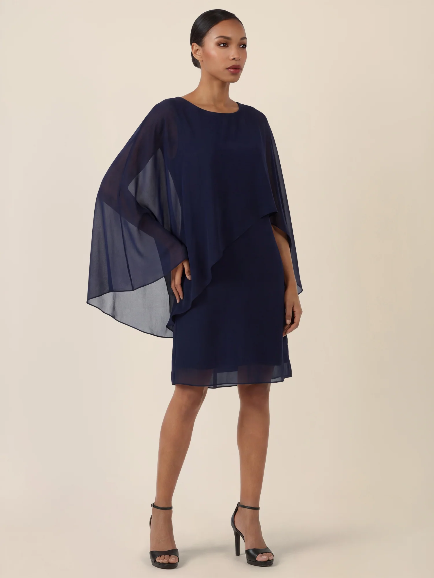 APART Fließendes Chiffonkleid mit Volantärmeln | nachtblau - Image 6