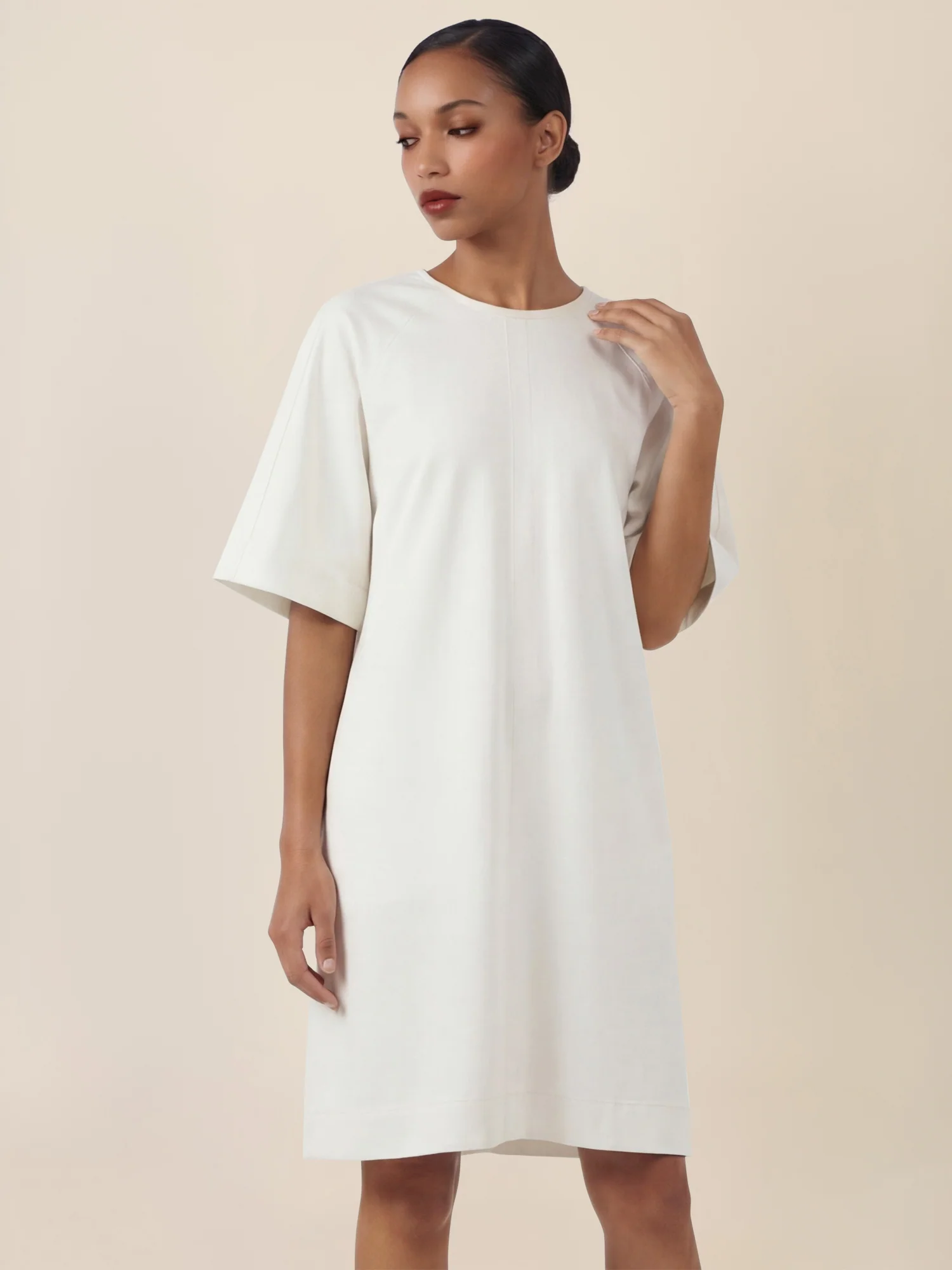 APART Gerade geschnittenes Jeanskleid mit Bindeband hinten | creme - Image 4