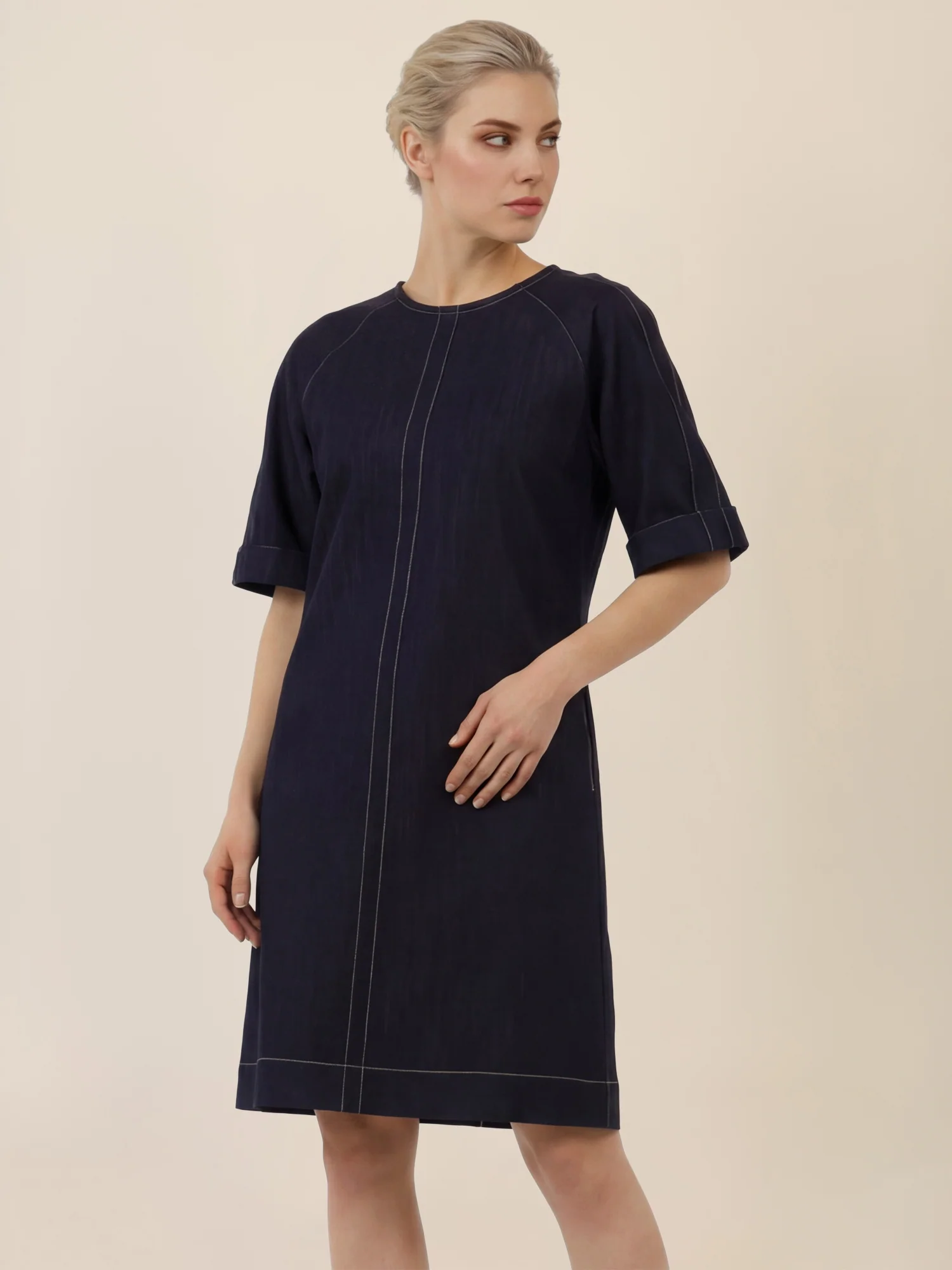 APART Gerade geschnittenes Jeanskleid mit Bindeband hinten | dunkelblau - Image 4