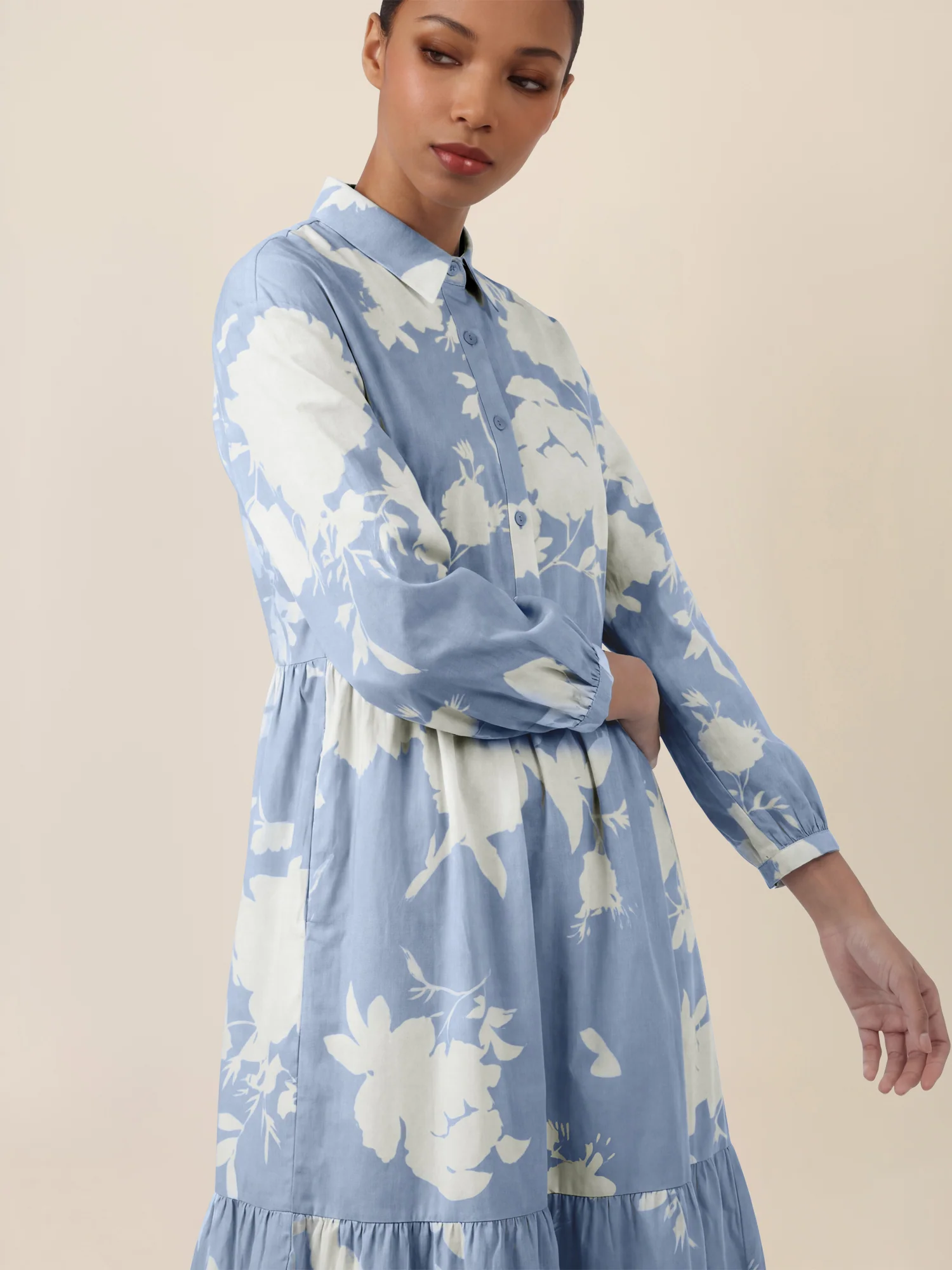 APART Hemdblusenkleid mit floralem Allover-Print | hellblau-creme - Image 4
