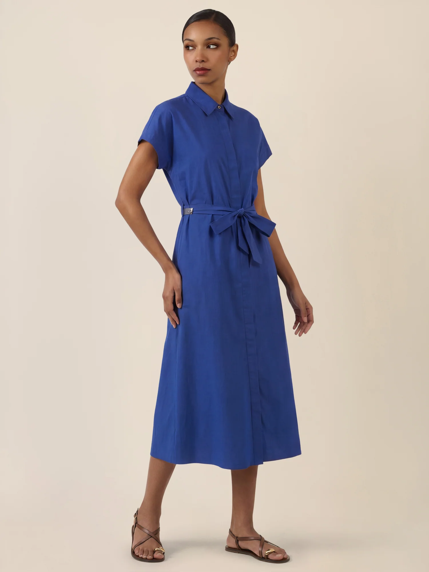 APART Hemdkleid mit Taillengürtel und goldenen Ösen | royalblau - Image 5