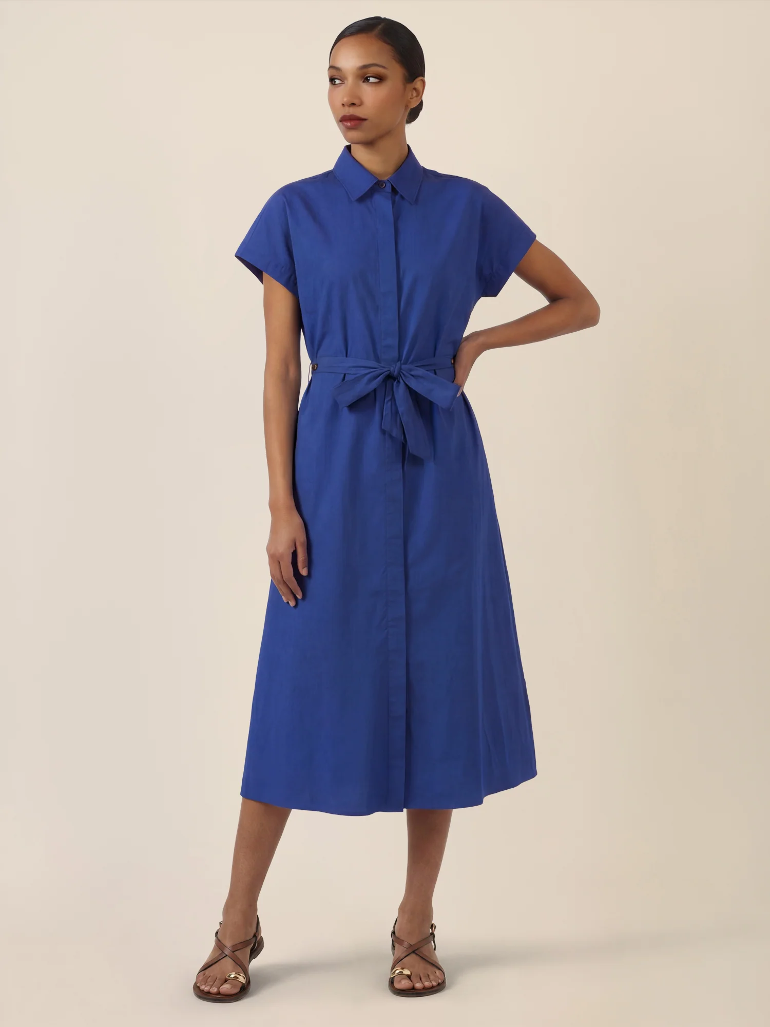 APART Hemdkleid mit Taillengürtel und goldenen Ösen | royalblau - Image 6