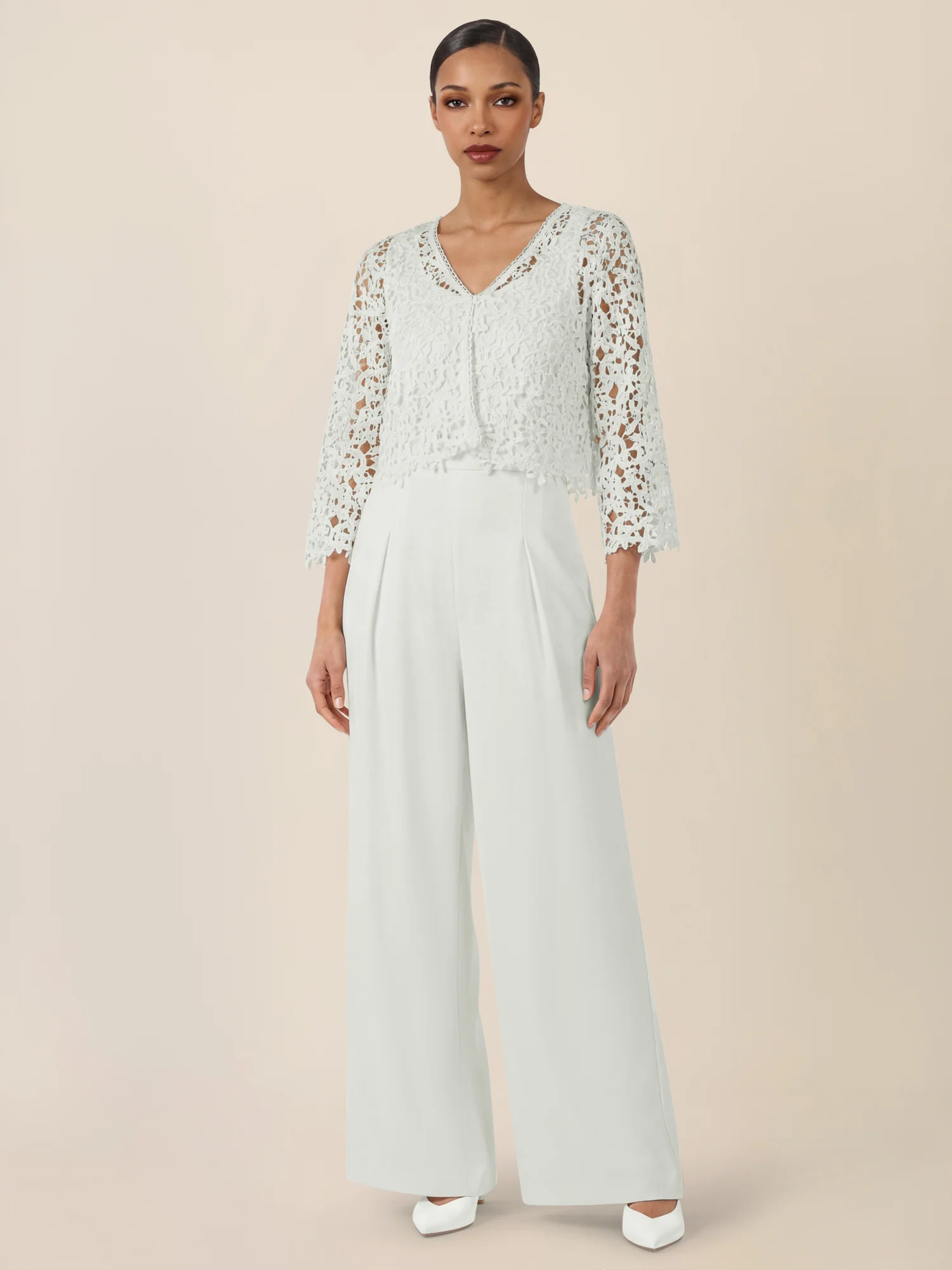 APART Hochzeitsoverall mit Spitzenjäckchen | creme