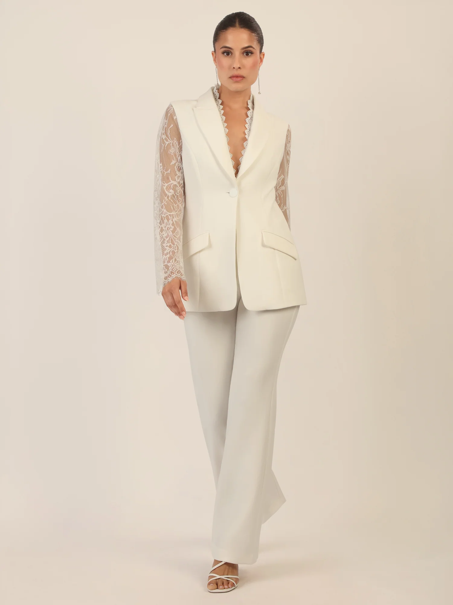 APART Hosenanzug mit Spitzendetails und Zierkante | creme