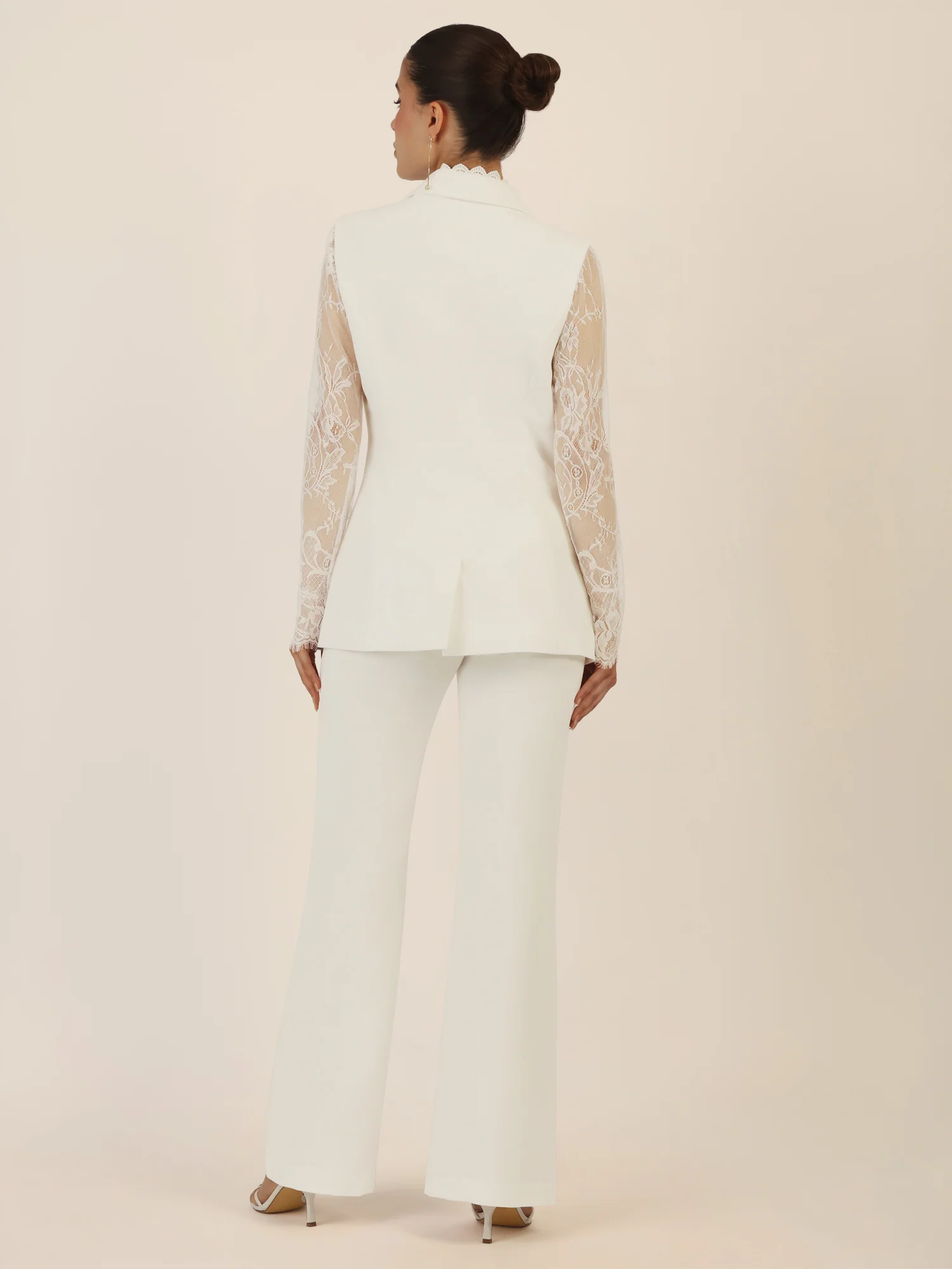 APART Hosenanzug mit Spitzendetails und Zierkante | creme - Image 2