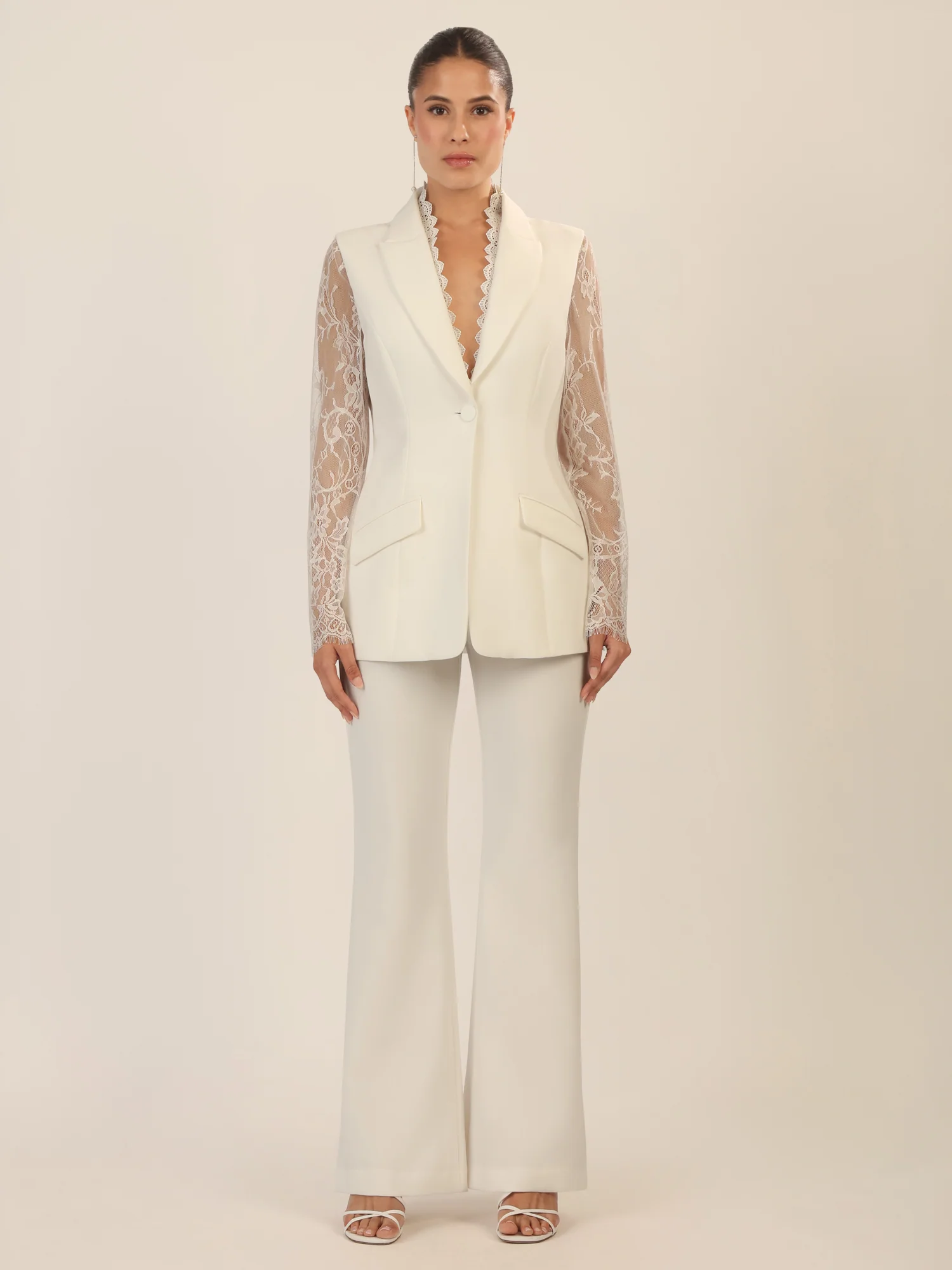 APART Hosenanzug mit Spitzendetails und Zierkante | creme - Image 5