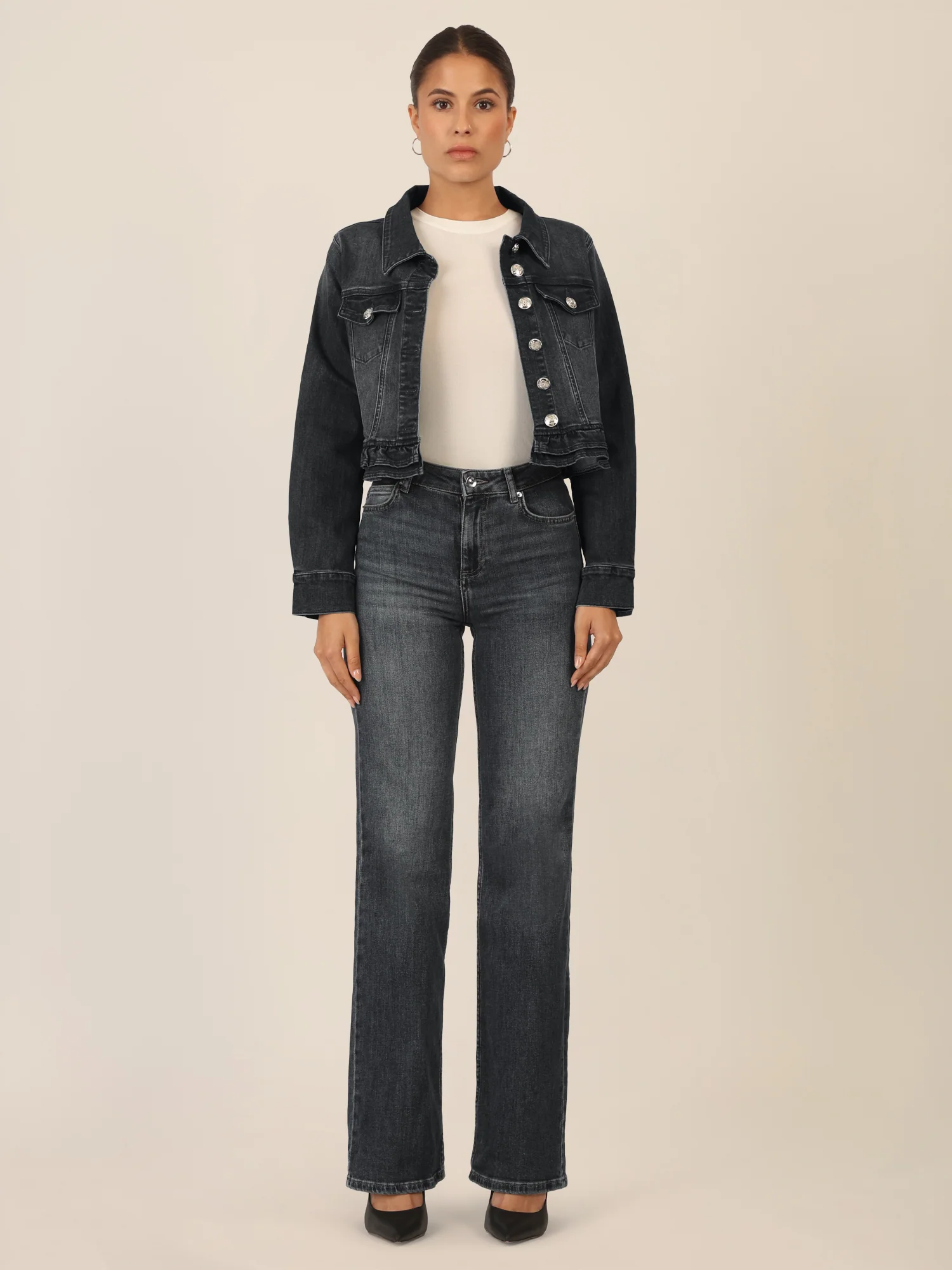 APART Jeansjacke mit Rüschen | schwarz - Image 6
