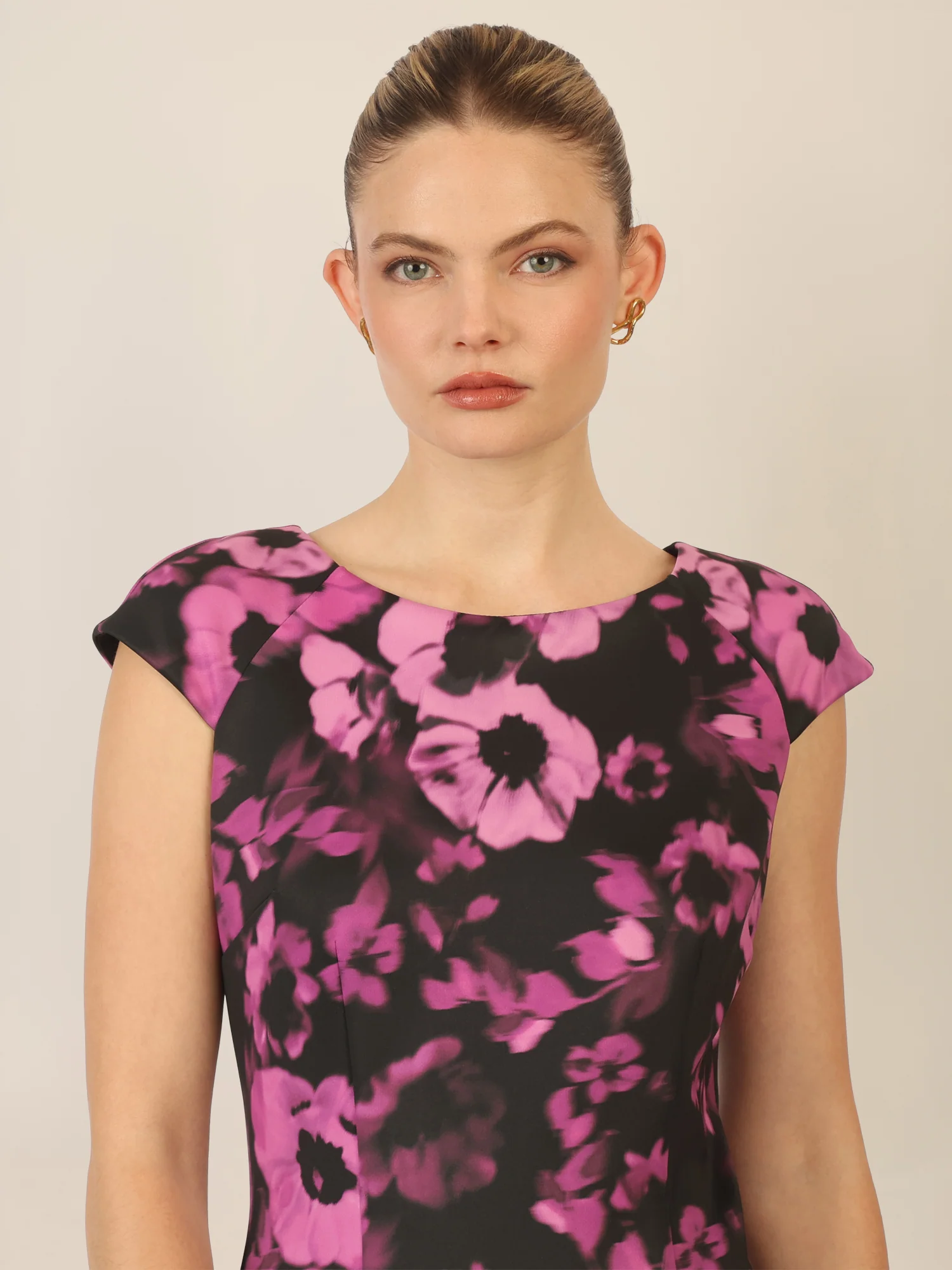 APART Jerseykleid aus einer allover bedruckten Scuba Ware | schwarz-multicolor - Image 5