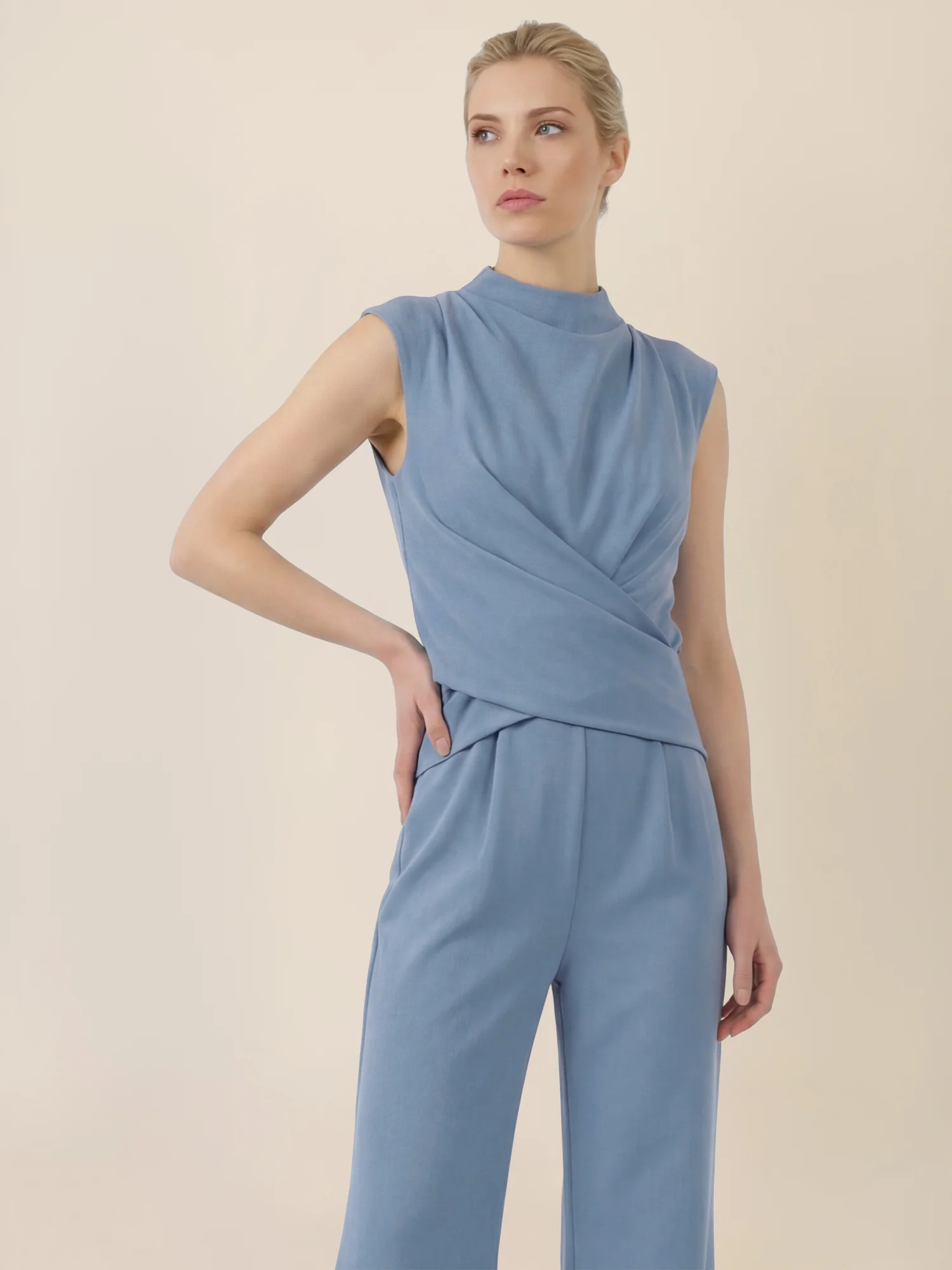 APART Jumpsuit mit Drapierung und weitem Bein | rauchblau - Image 4