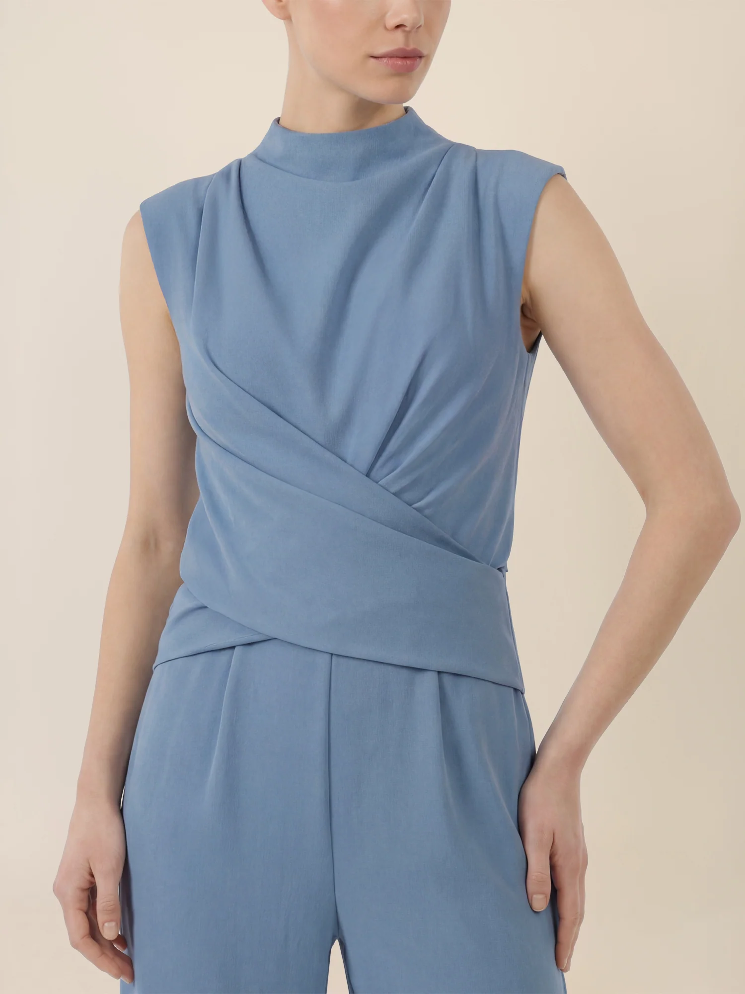 APART Jumpsuit mit Drapierung und weitem Bein | rauchblau - Image 5