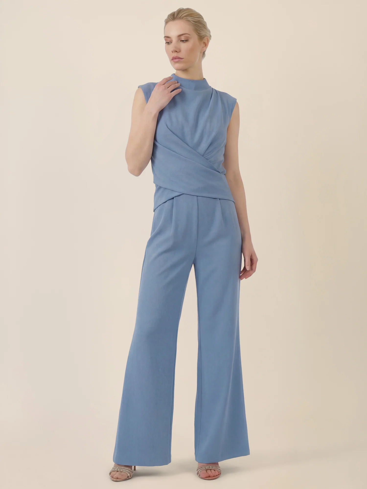 APART Jumpsuit mit Drapierung und weitem Bein | rauchblau - Image 6