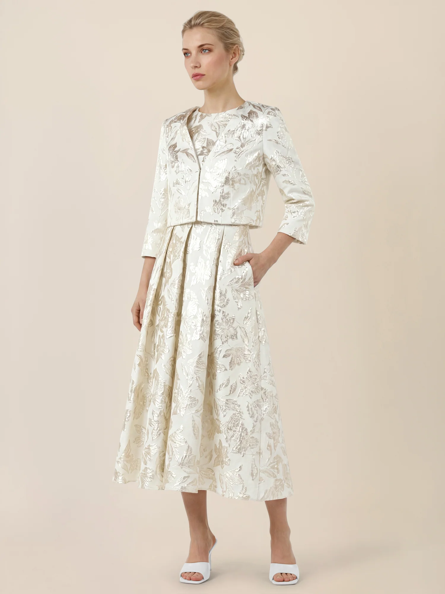 APART Kastenblazer mit Glanzmuster | creme-gold - Image 6