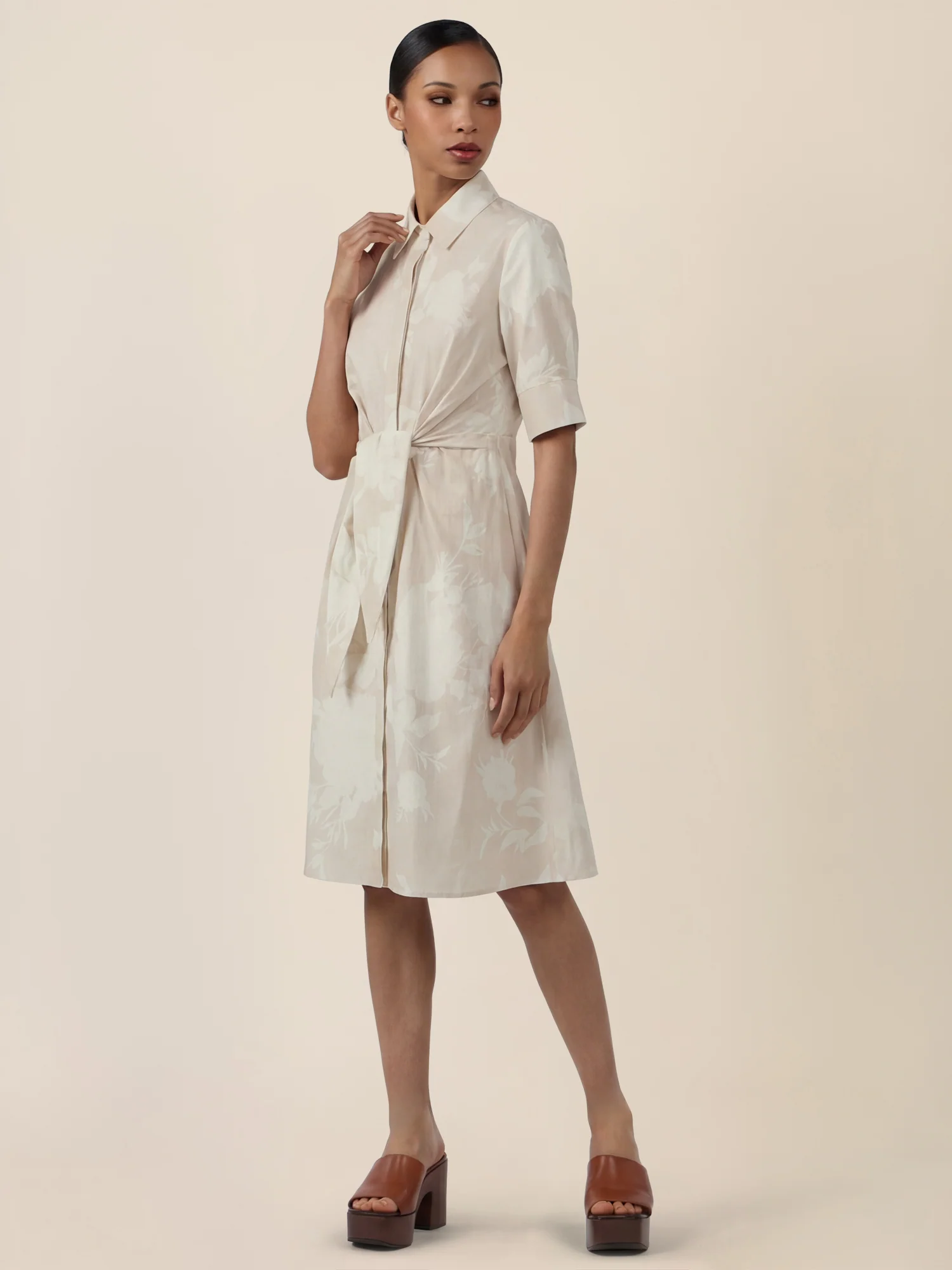 APART Kleid mit Bindegürtel und floralem Muster | beige-creme - Image 6