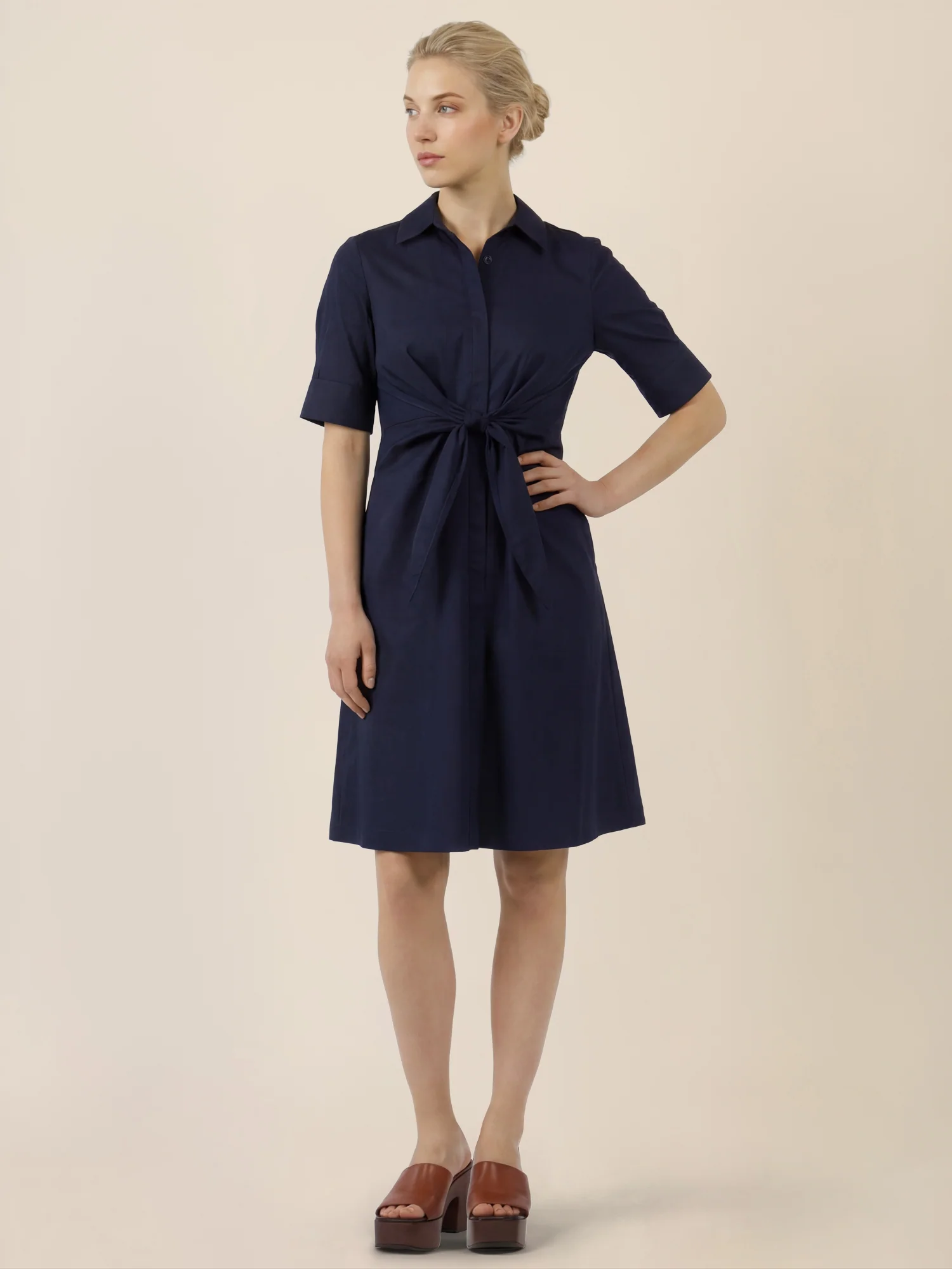 APART Kleid mit Bindegürtel und Hemdblusenkragen | nachtblau - Image 5