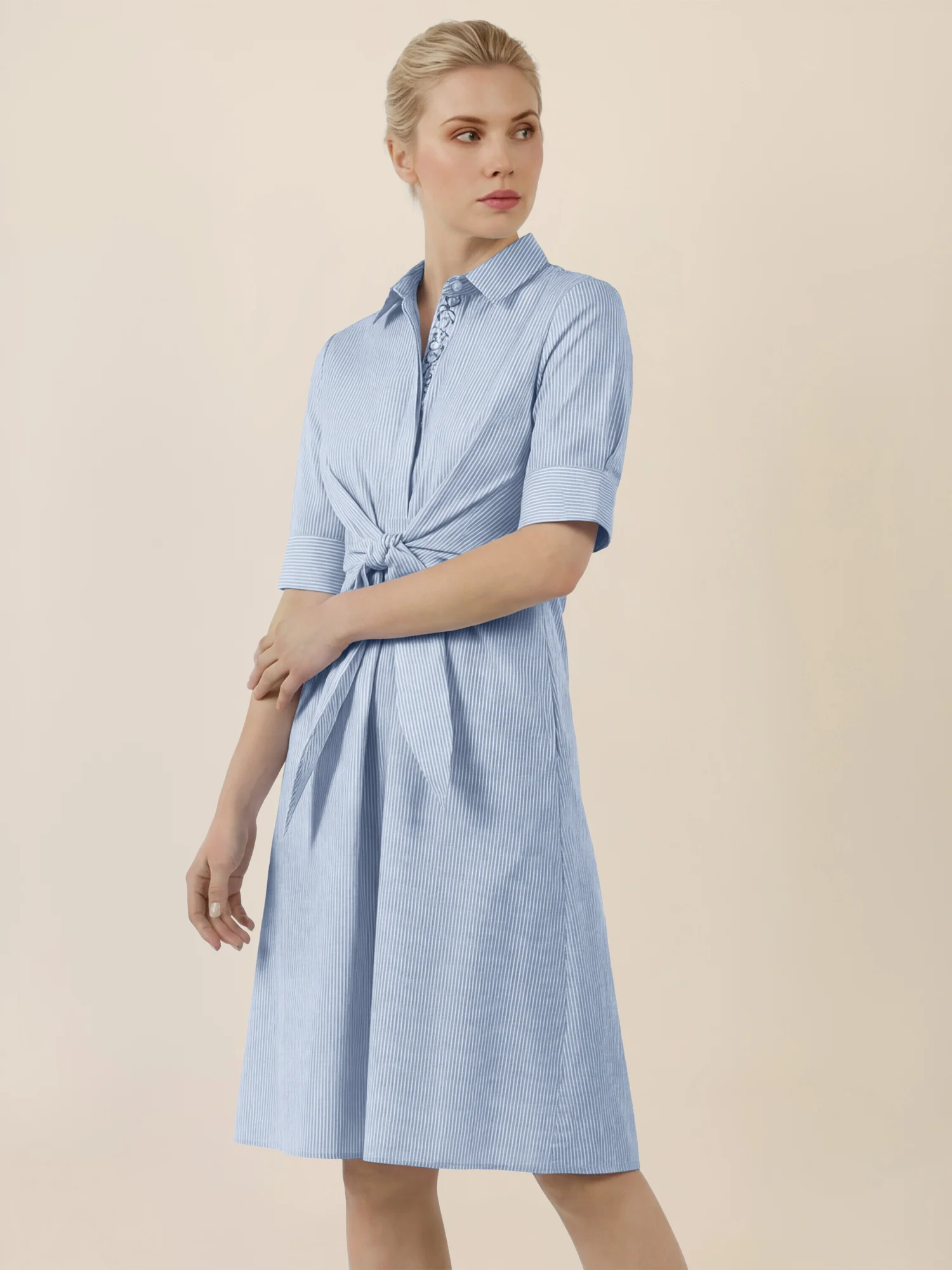 APART Kleid mit Bindeschleife und feiner Streifenoptik | hellblau-creme - Image 4