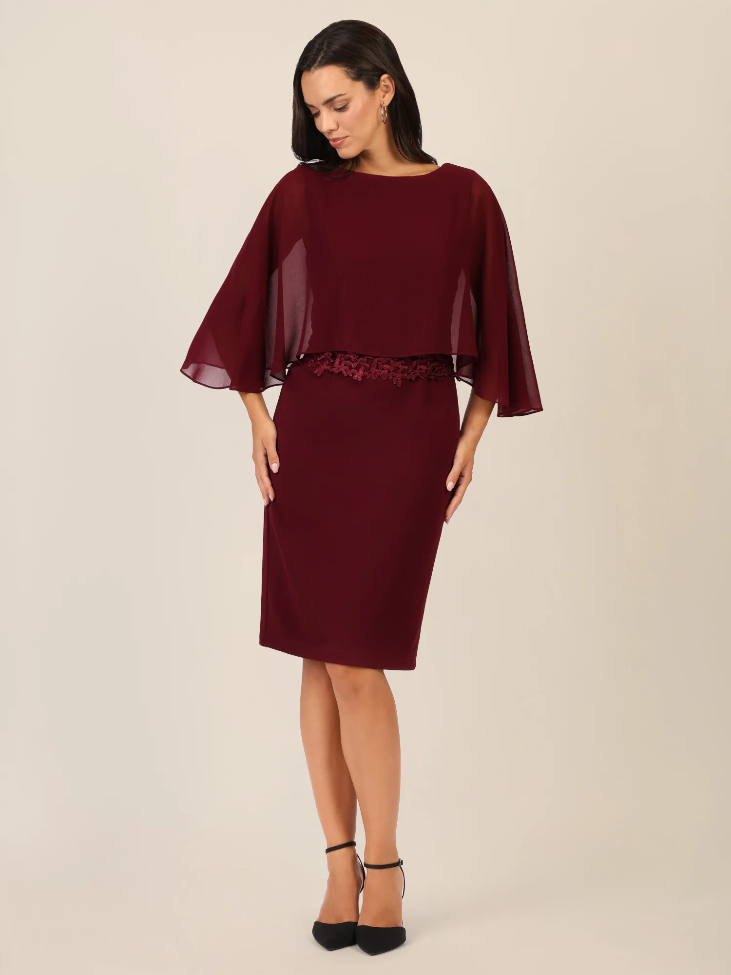 APART Kleid mit Chiffoncape in Lagenoptik mit Spitzenborte | bordeauxrot - Image 7