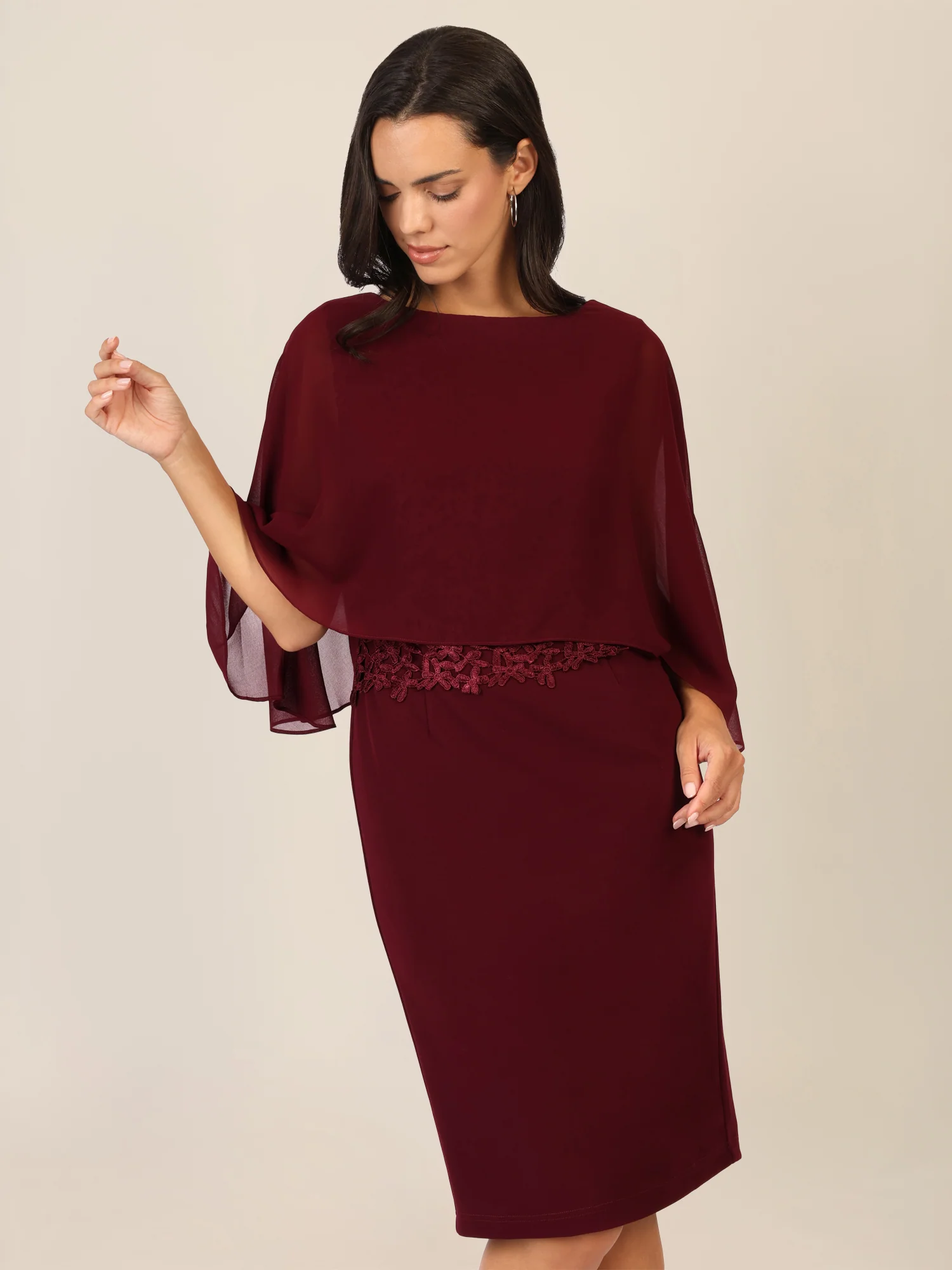 APART Kleid mit Chiffoncape in Lagenoptik mit Spitzenborte | bordeauxrot - Image 9