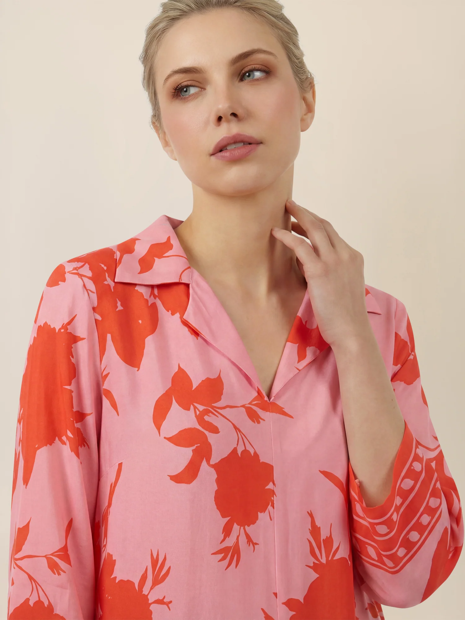 APART Kleid mit floralem Print und Stehkragen | pink-orange - Image 4