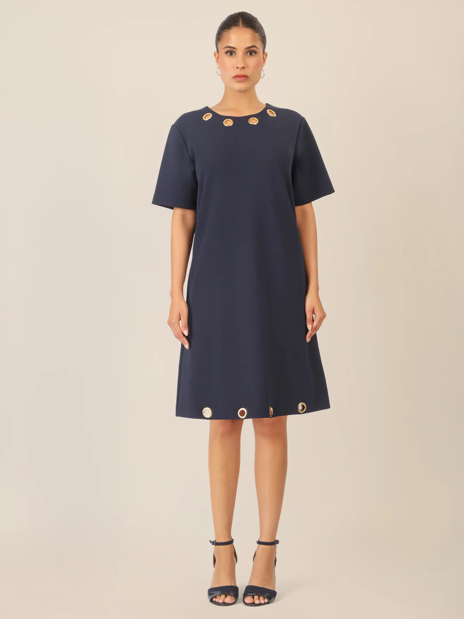 APART Kleid mit goldenen Ösendetails | nachtblau - Image 5