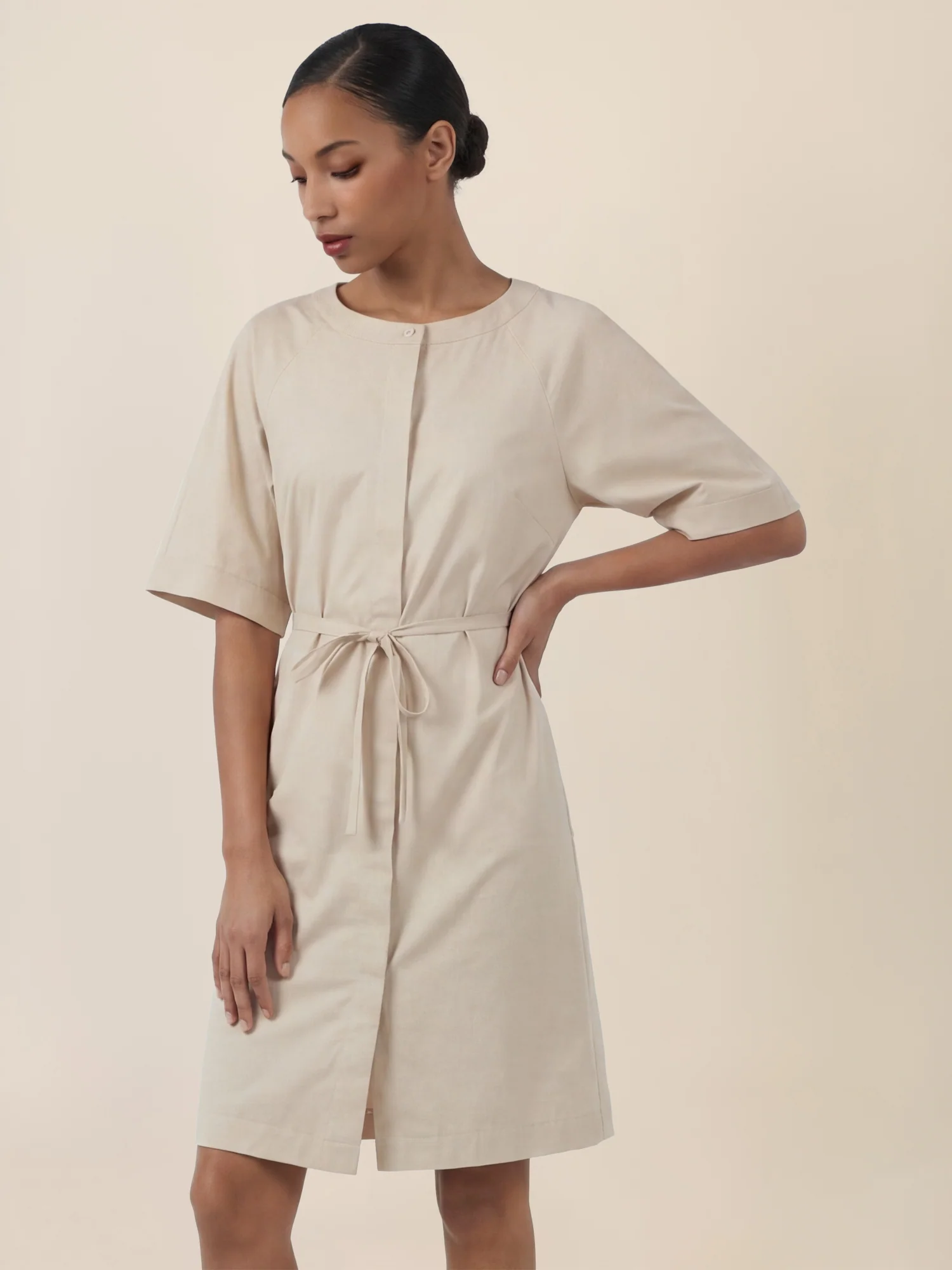 APART Kleid mit Gürtel und Raglanärmeln | beige - Image 4
