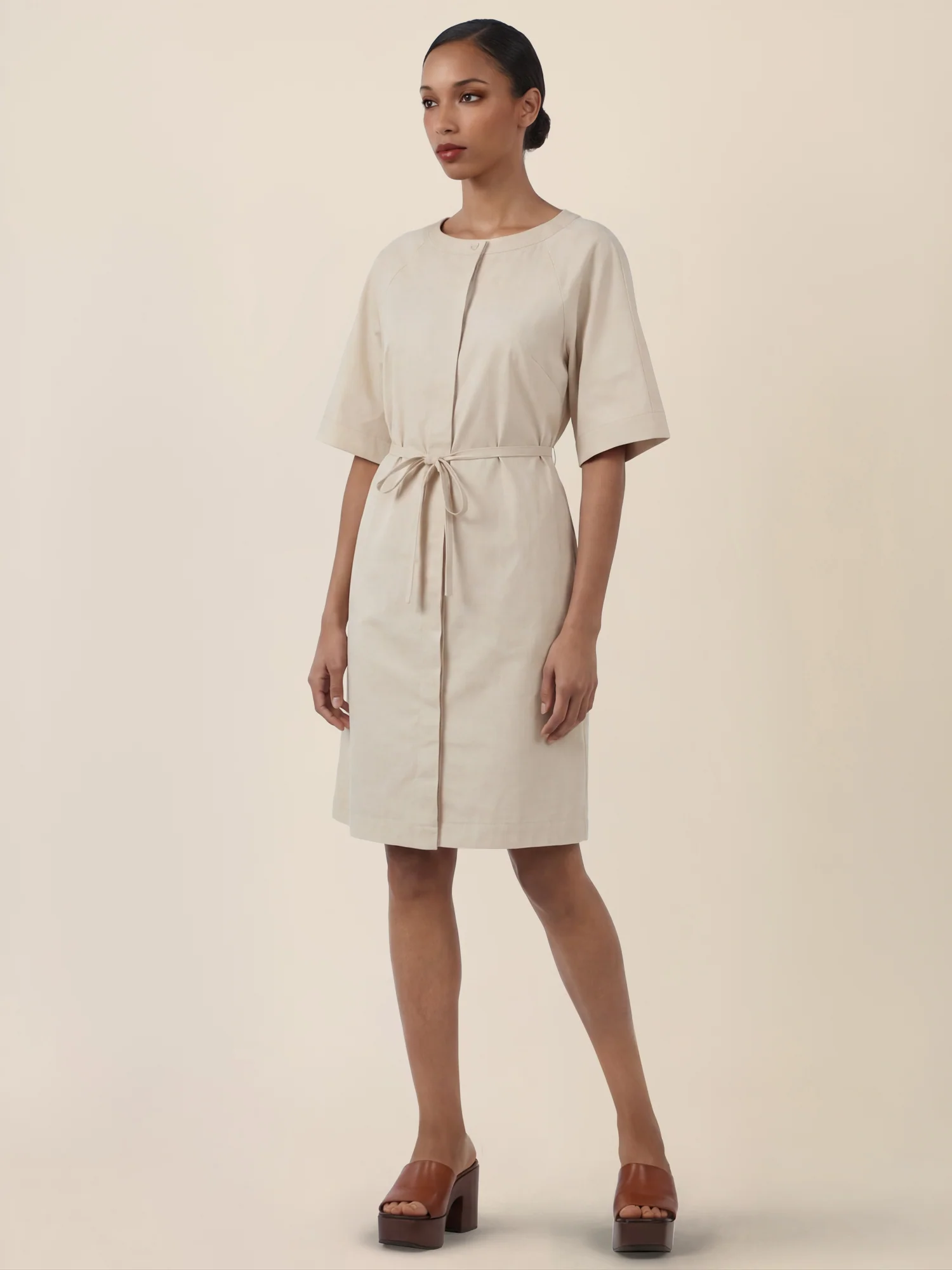 APART Kleid mit Gürtel und Raglanärmeln | beige - Image 6