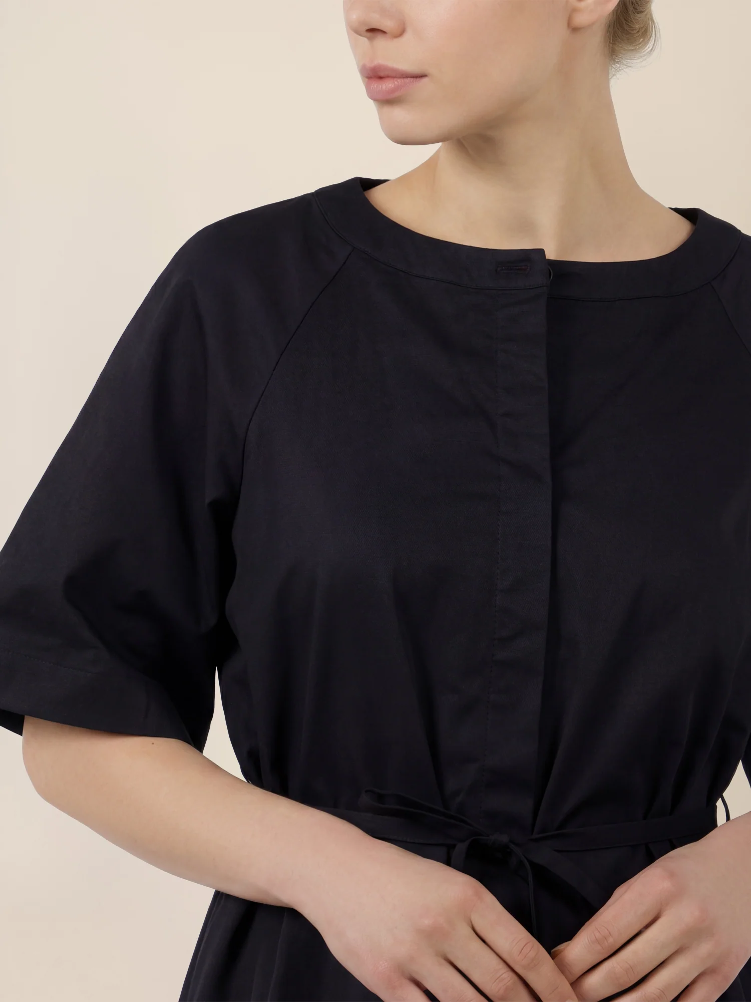 APART Kleid mit Gürtel und Raglanärmeln | schwarz - Image 5